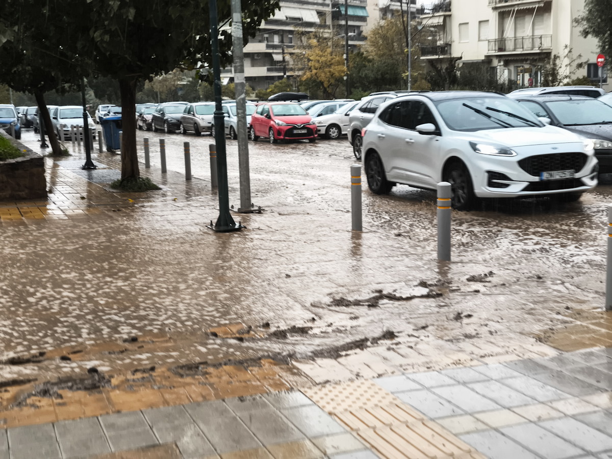 Βροχή στην Αθήνα, Παρασκευή 15 Νοεμβρίου 2024. 
(ΓΙΩΡΓΟΣ ΚΟΝΤΑΡΙΝΗΣ