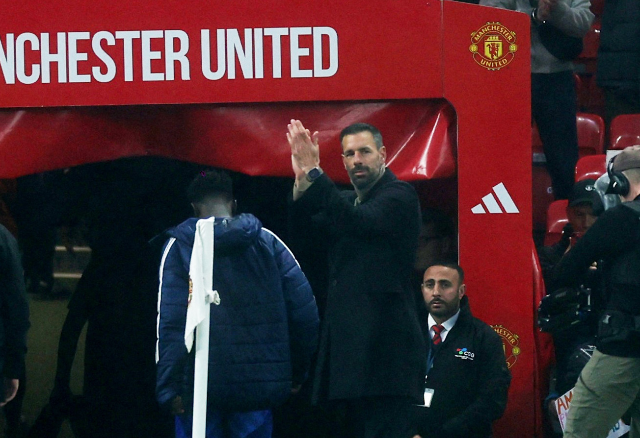 Soccer Football - Premier League - Manchester United v Leicester City - Old Trafford, Manchester, Britain - November 10, 2024 Manchester United interim manager Ruud van Nistelrooy celebrates after the match Action Images via Reuters
