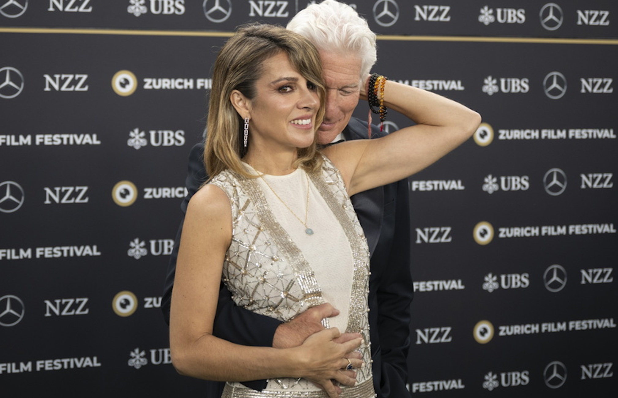 epaselect epa11649629 US actor Richard Gere (R)  poses with his wife Alejandra Silva on the Green Carpet before screening the movie 'Wisdom of Happiness' at the 20th Zurich Film Festival (ZFF), in Zurich, Switzerland, 08 October 2024. The 20th ZFF runs from 03 to 13 October 2024.   EPA