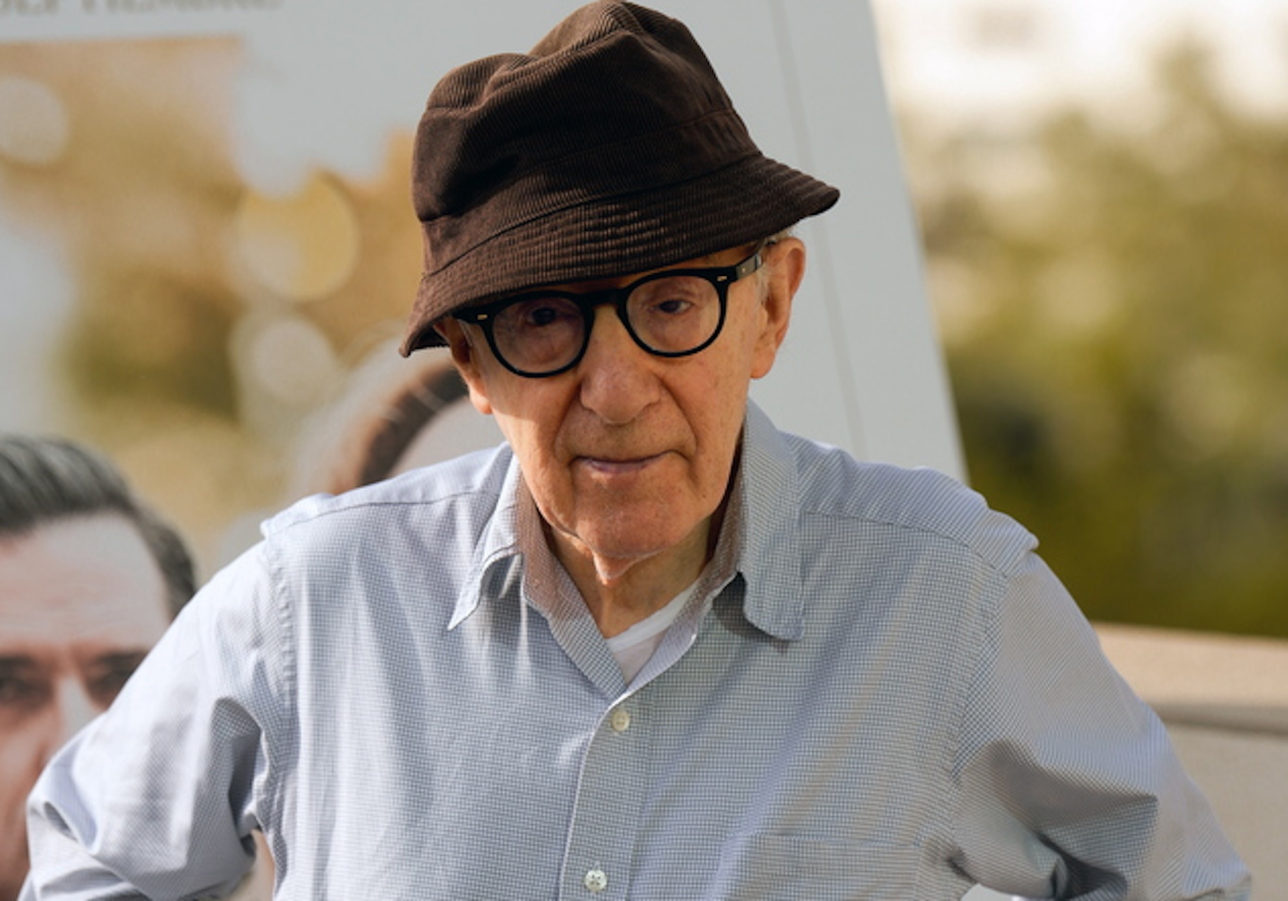 epa10867574 US film-maker Woody Allen poses for photographers during the presentation of his latest film, 'Coup de chance', in Barcelona, Catalonia, north-eastern Spain, 18 September 2023. Allen is also in Barcelona to inaugurate later on 18 September the Voll-Damm Jazz Festival 2023.  EPA
