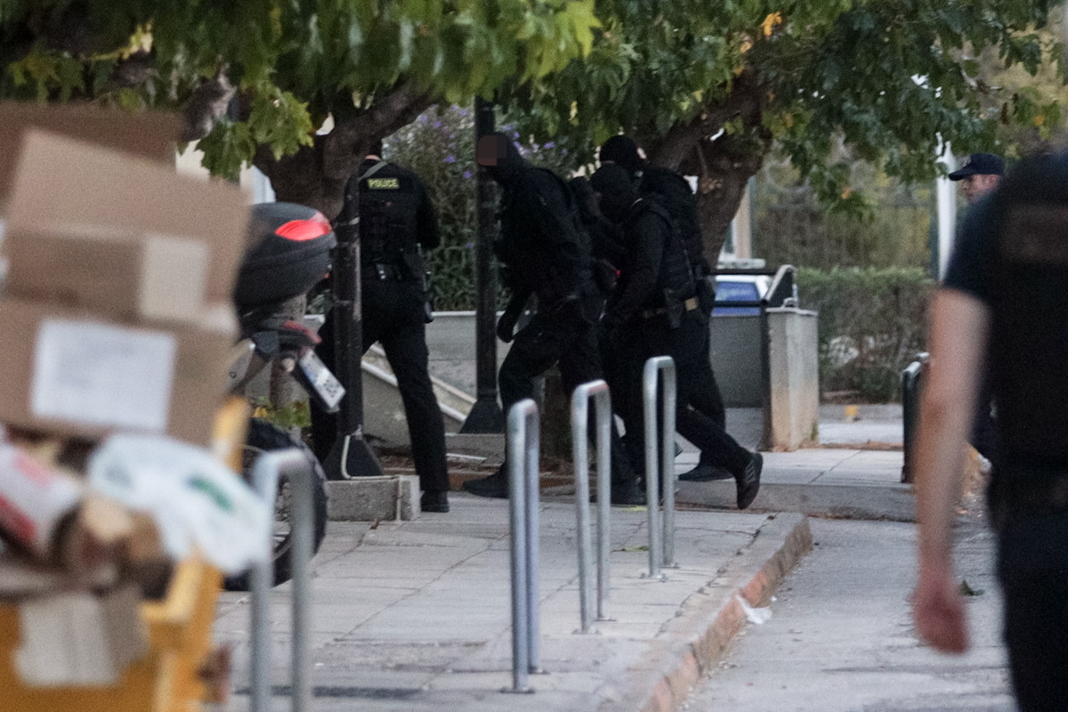 Στον εισαγγελέα άνδρας που συνελήφθη για την έκρηξη στους Αμπελόκηπους. Σάββατο 2 Νοεμβρίου 2024  (ΓΙΑΝΝΗΣ ΠΑΝΑΓΟΠΟΥΛΟΣ