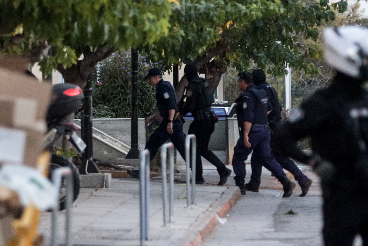 Στον εισαγγελέα άνδρας που συνελήφθη για την έκρηξη στους Αμπελόκηπους. Σάββατο 2 Νοεμβρίου 2024  (ΓΙΑΝΝΗΣ ΠΑΝΑΓΟΠΟΥΛΟΣ