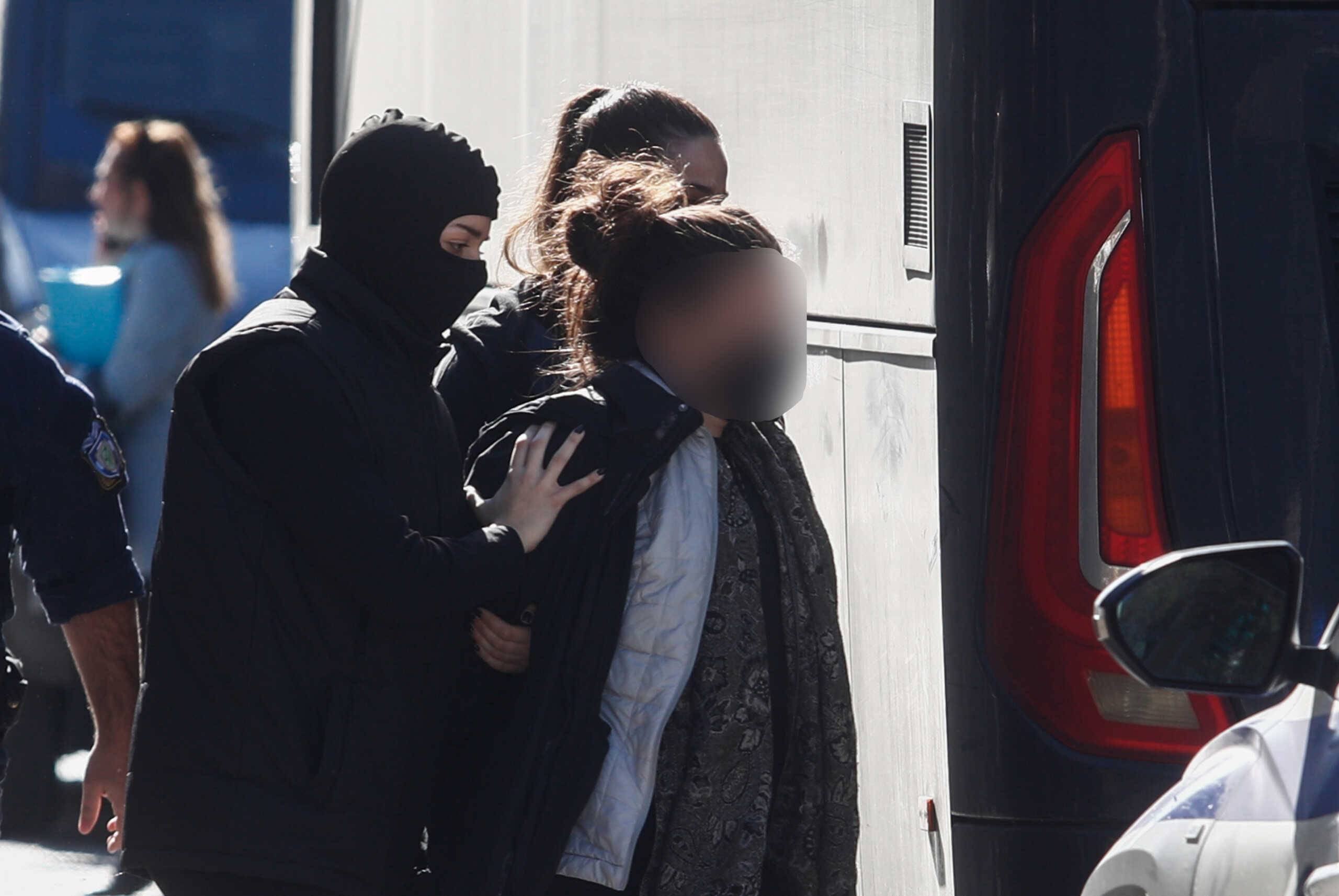 Απολογία ενώπιον του εισαγγελέα της 30χρονης που συνελήφθη για την έκρηξη στο διαμέρισμα στους Αμπελόκηπους, Τρίτη 5 Νοεμβρίου 2024. 
(EUROKINISSI)