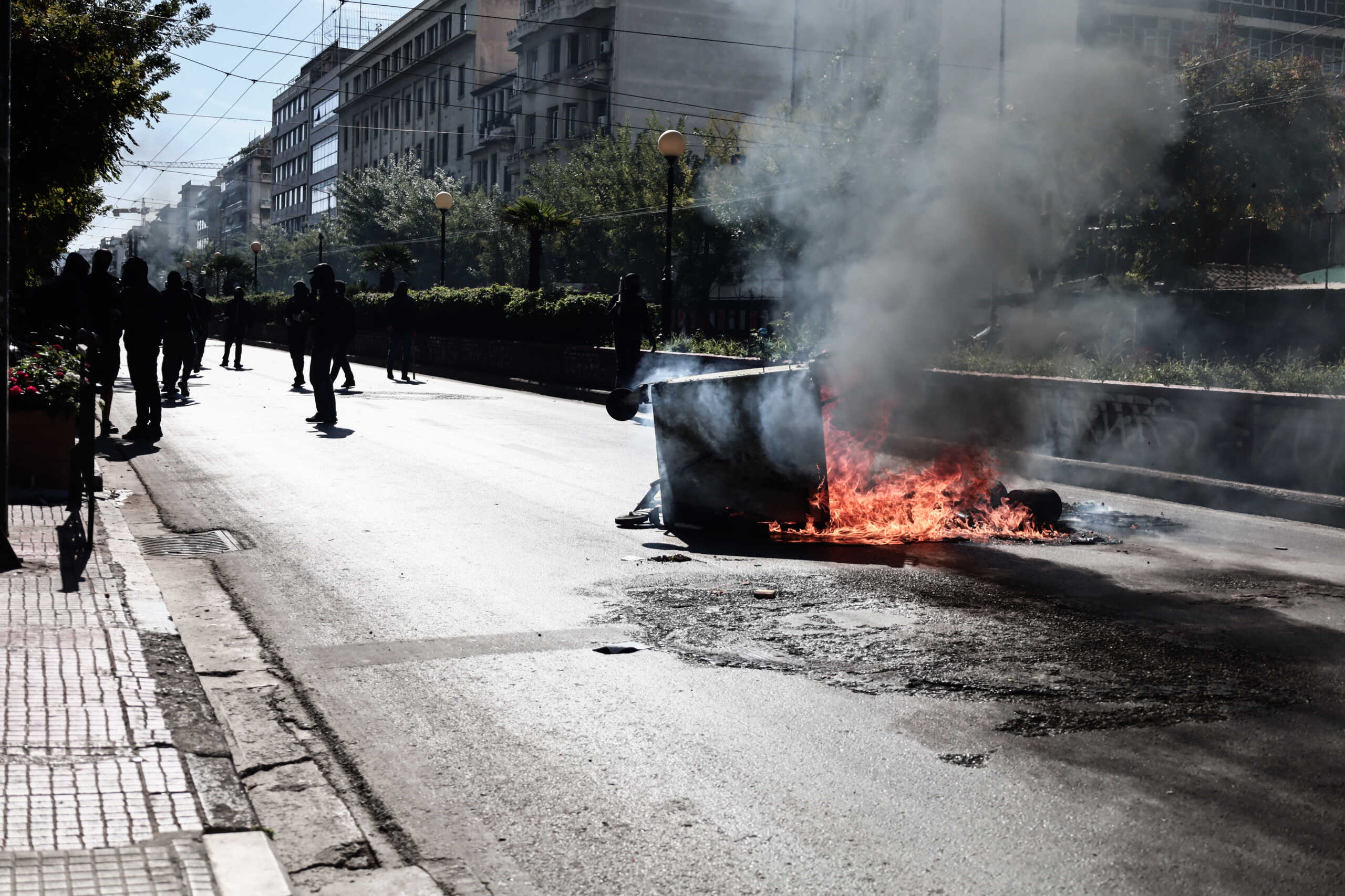 Επεισόδια έξω από το Οικονομικό Πανεπιστήμιο (ΑΣΟΕΕ) στην οδό Πατησίων, Τρίτη 31 Οκτωβρίου 2023.
(ΚΩΣΤΑΣ ΤΖΟΥΜΑΣ