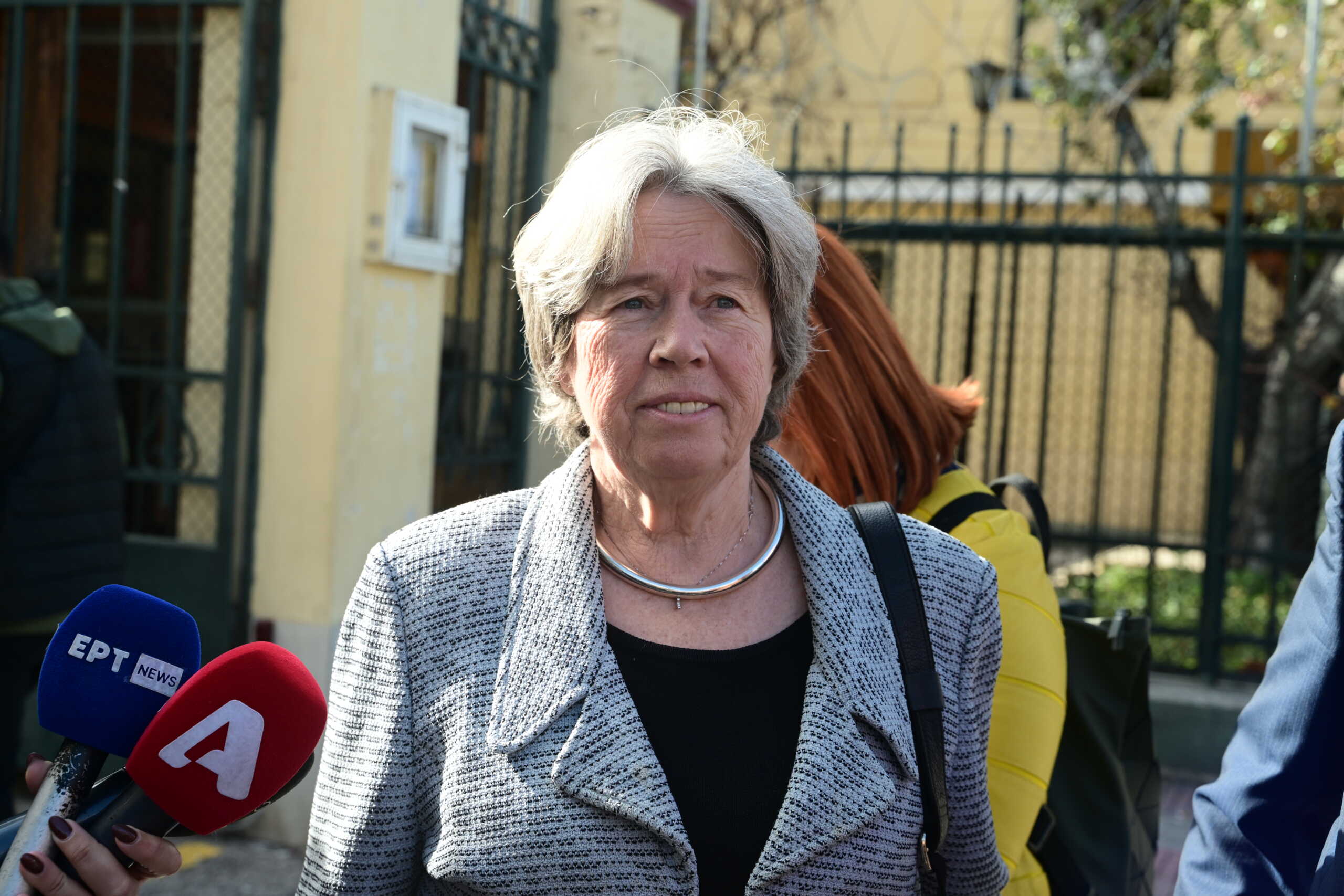 Κατάθεση μήνυσης από την ανεξάρτητη βουλευτή Αθηνά Λινού στον Παύλο Πολάκη για τις καταγγελίες του γύρω από το έργο του Ινστιτούτου Prolepsis, Παρασκευή 22 Νοεμβρίου 2024. 
(ΤΑΤΙΑΝΑ ΜΠΟΛΑΡΗ