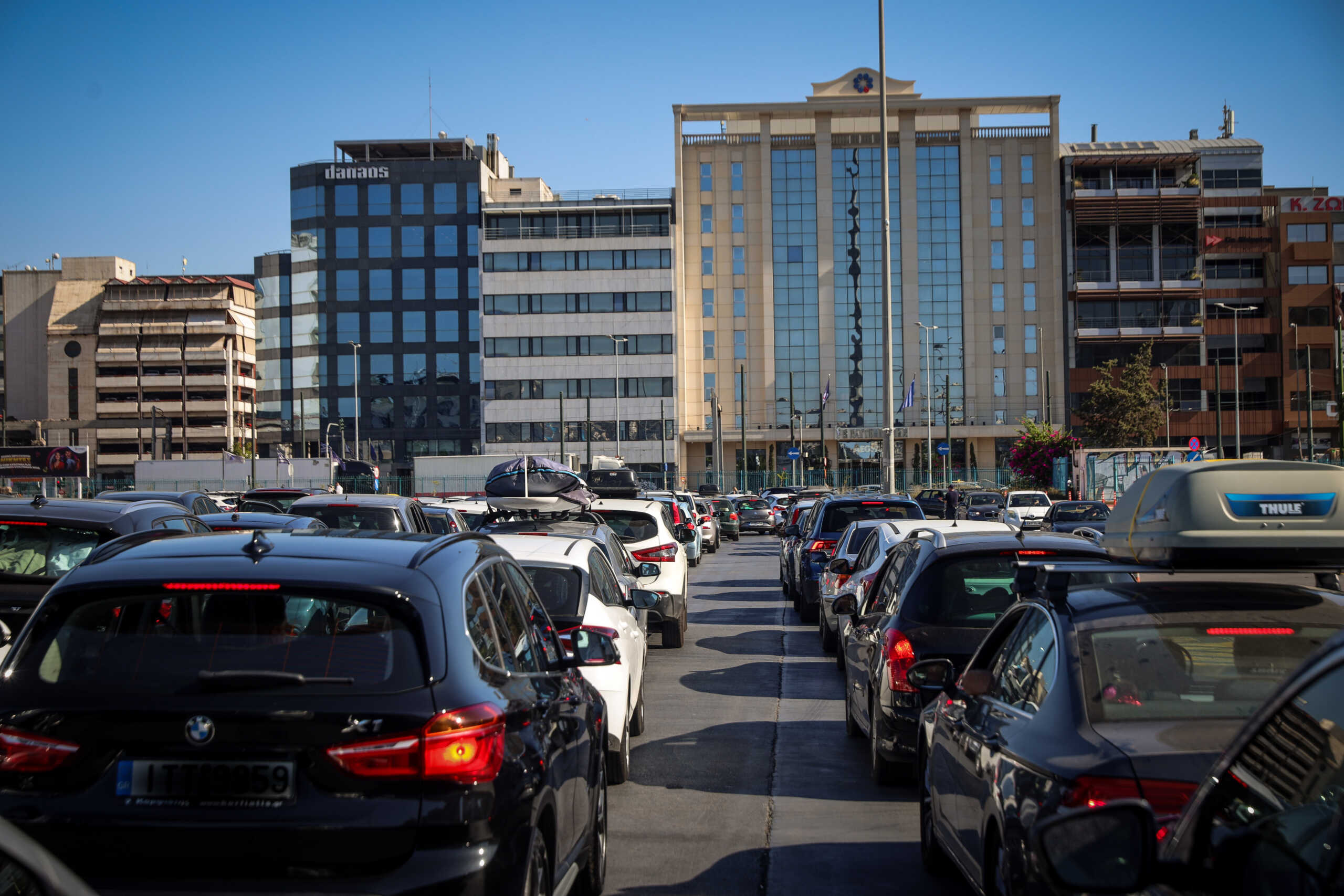 Μποτιλιάρισμα και μεγάλες καθυστερήσεις μέσα και περιμετρικά στο λιμάνι του Πειραιά, Πέμπτη 1 Αυγούστου 2024  (ΓΙΑΝΝΗΣ ΠΑΝΑΓΟΠΟΥΛΟΣ