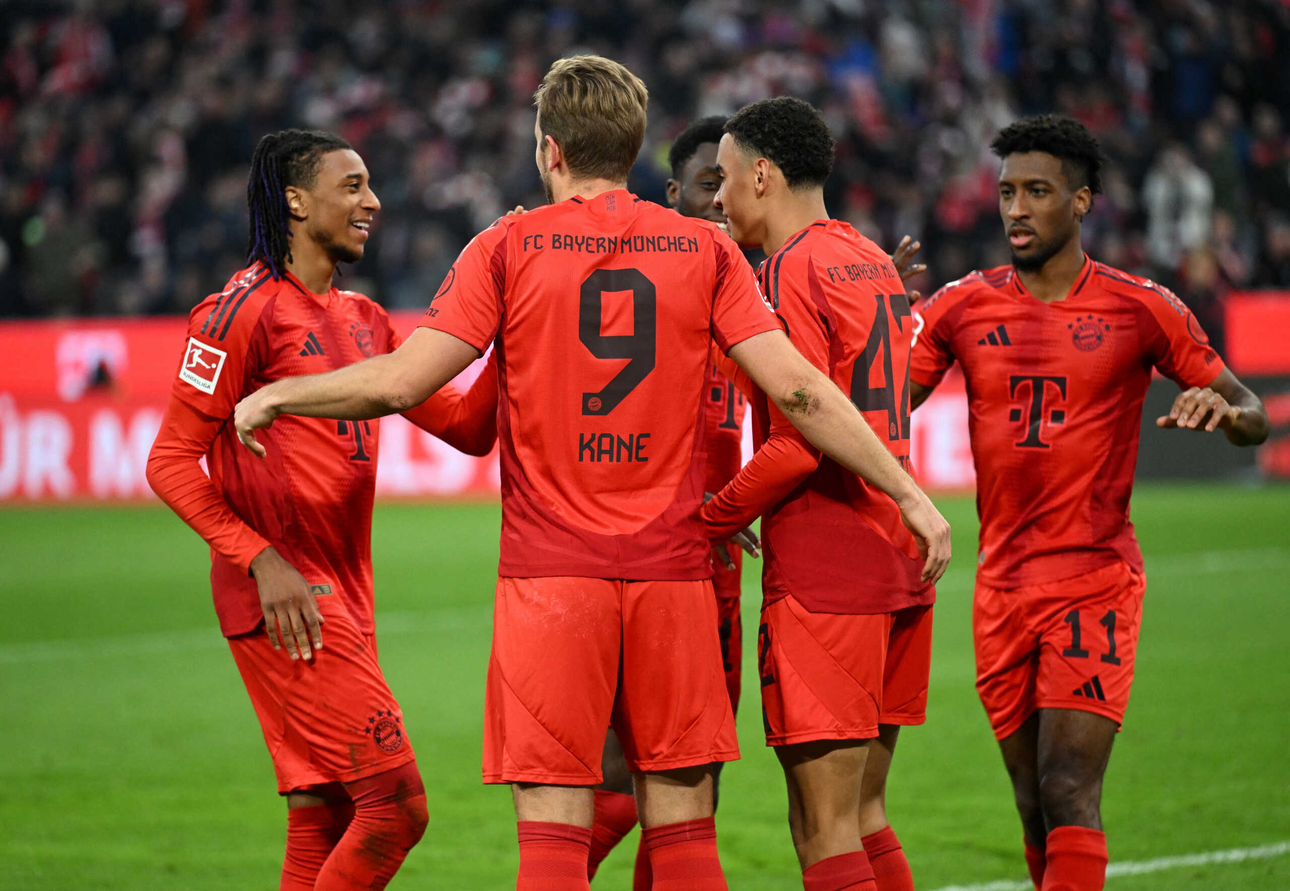 Soccer Football - Bundesliga - Bayern Munich v 1. FC Union Berlin - Allianz Arena, Munich, Germany - November 2, 2024 Bayern Munich's Harry Kane celebrates scoring their third goal with Kingsley Coman and teammates REUTERS