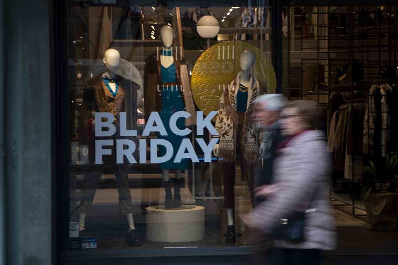 ΘΕΣΣΑΛΟΝΙΚΗ - ΕΤΟΙΜΑ ΤΑ ΚΑΤΑΣΤΗΜΑΤΑ ΓΙΑ ΤΗΝ BLACK FRIDAY(MOTIONTEAM