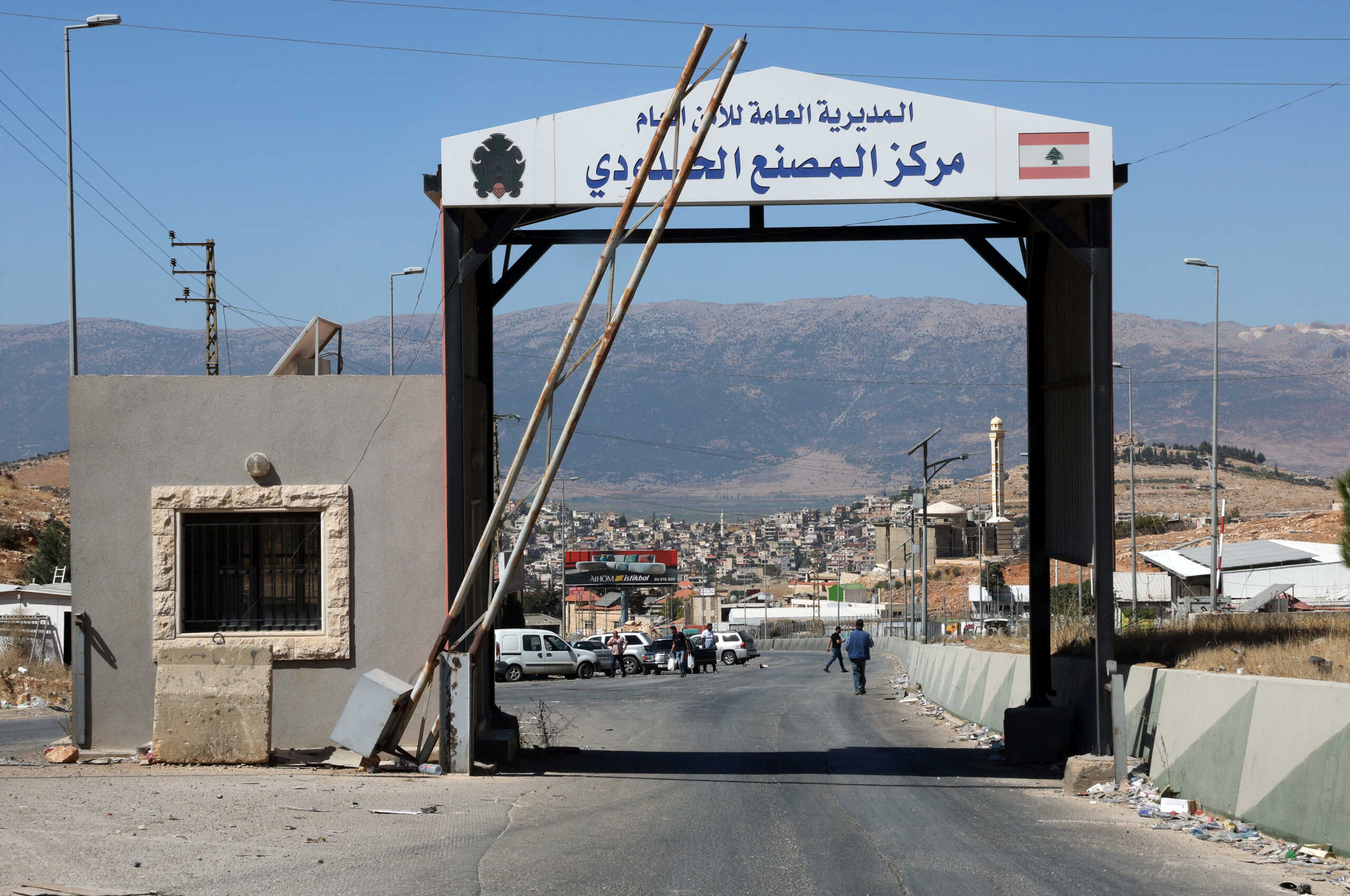 People walk at Masnaa border crossing between Lebanon and Syria, in Bekaa Governorate, Lebanon October 4, 2024. REUTERS