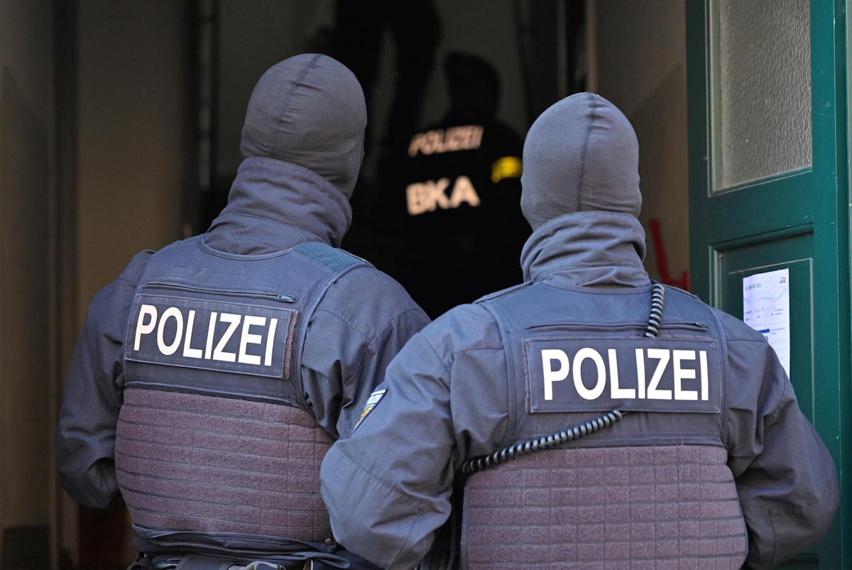 Masked German police officers and an officer of Germany’s Federal Police BKA enter a house after having arrested eight suspected members of a right-wing militant group driven by racist ideology and conspiracy theories who had been training in warfare for the downfall of the modern German state, in Dresden, Germany, November 5, 2024.   REUTERS