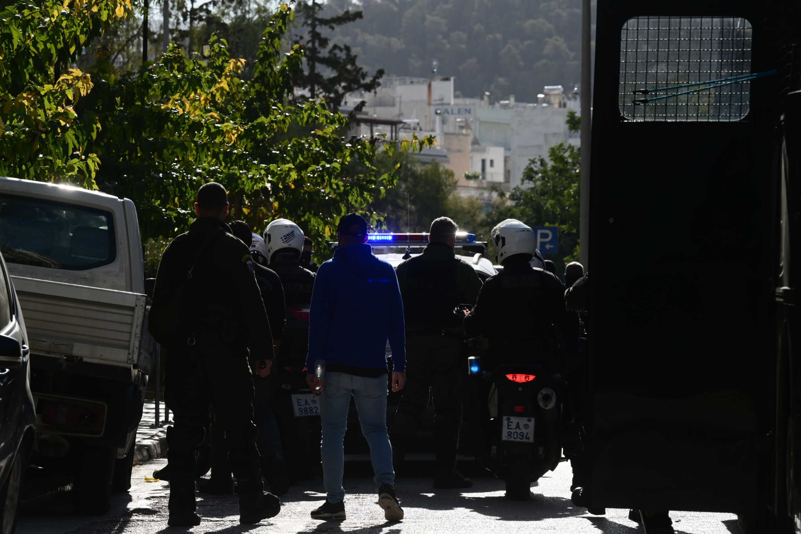 Απολογία στον εισαγγελέα του 49χρονου που συνελήφθη από την Αντιτρομοκρατική για την υπόθεση της γιάφκας με τον οπλισμό στο Παγκράτι, Παρασκευή 22 Νοεμβρίου 2024. 
(ΤΑΤΙΑΝΑ ΜΠΟΛΑΡΗ