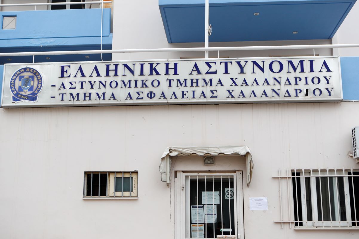 Χαλάνδρι: Βίντεο ντοκουμέντο από τον άγριο καβγά σε αστυνομικό τμήμα για την επιμέλεια ανήλικης