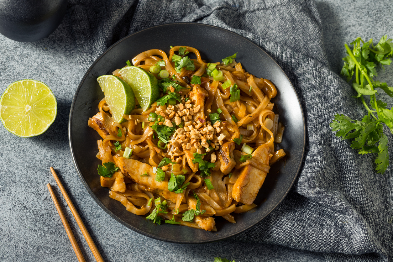 Chicken Pad Thai: Σε 30′ στο σπίτι και καλύτερο από το ασιατικό take-out της γειτονιάς
