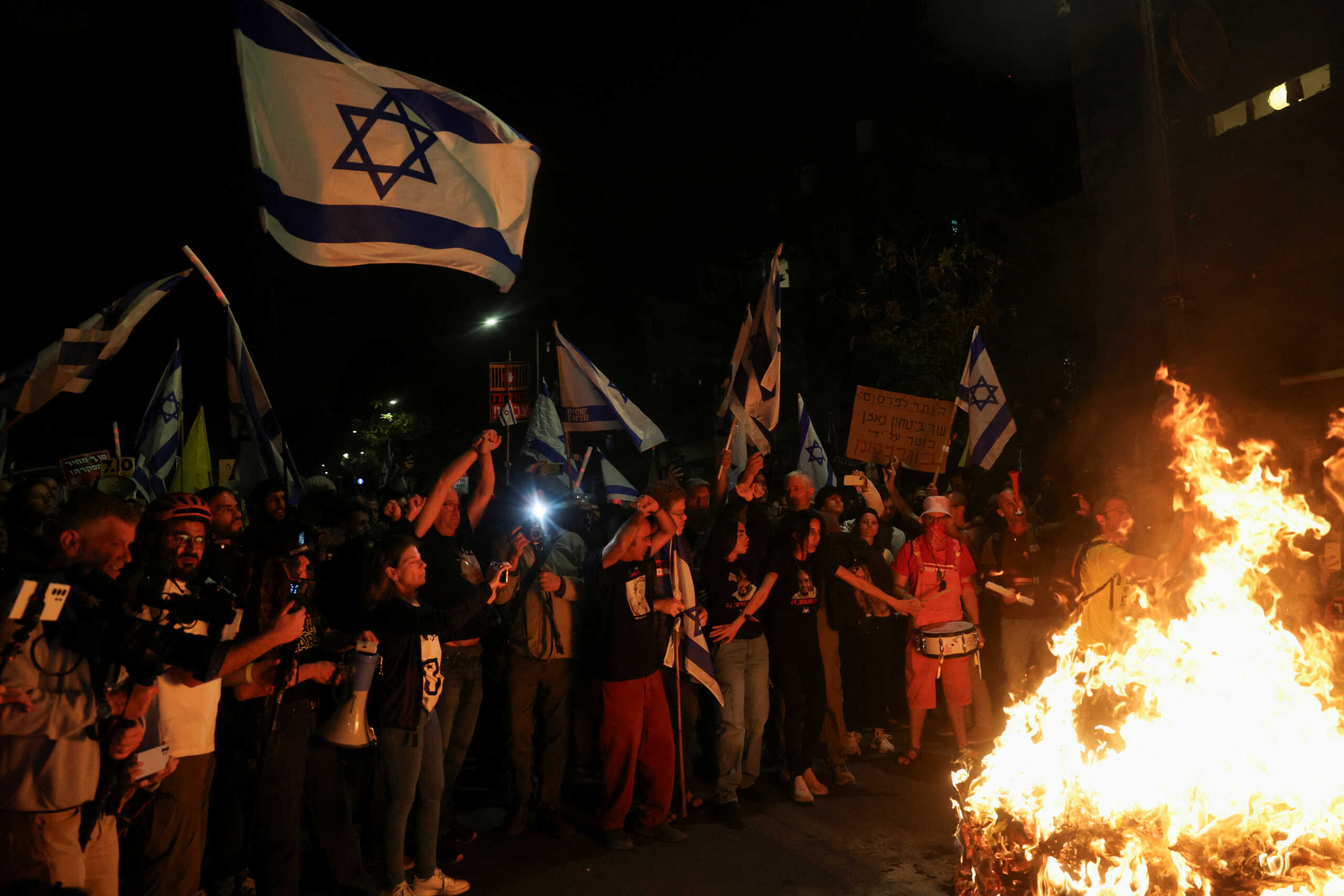 Demonstrators gather around a fire next to Israeli Prime Minister Benjamin Netanyahu's residence during a protest after Israeli Prime Minister sacked his defense minister, Yoav Gallant, citing lack of trust, in Jerusalem, November 6, 2024. REUTERS
