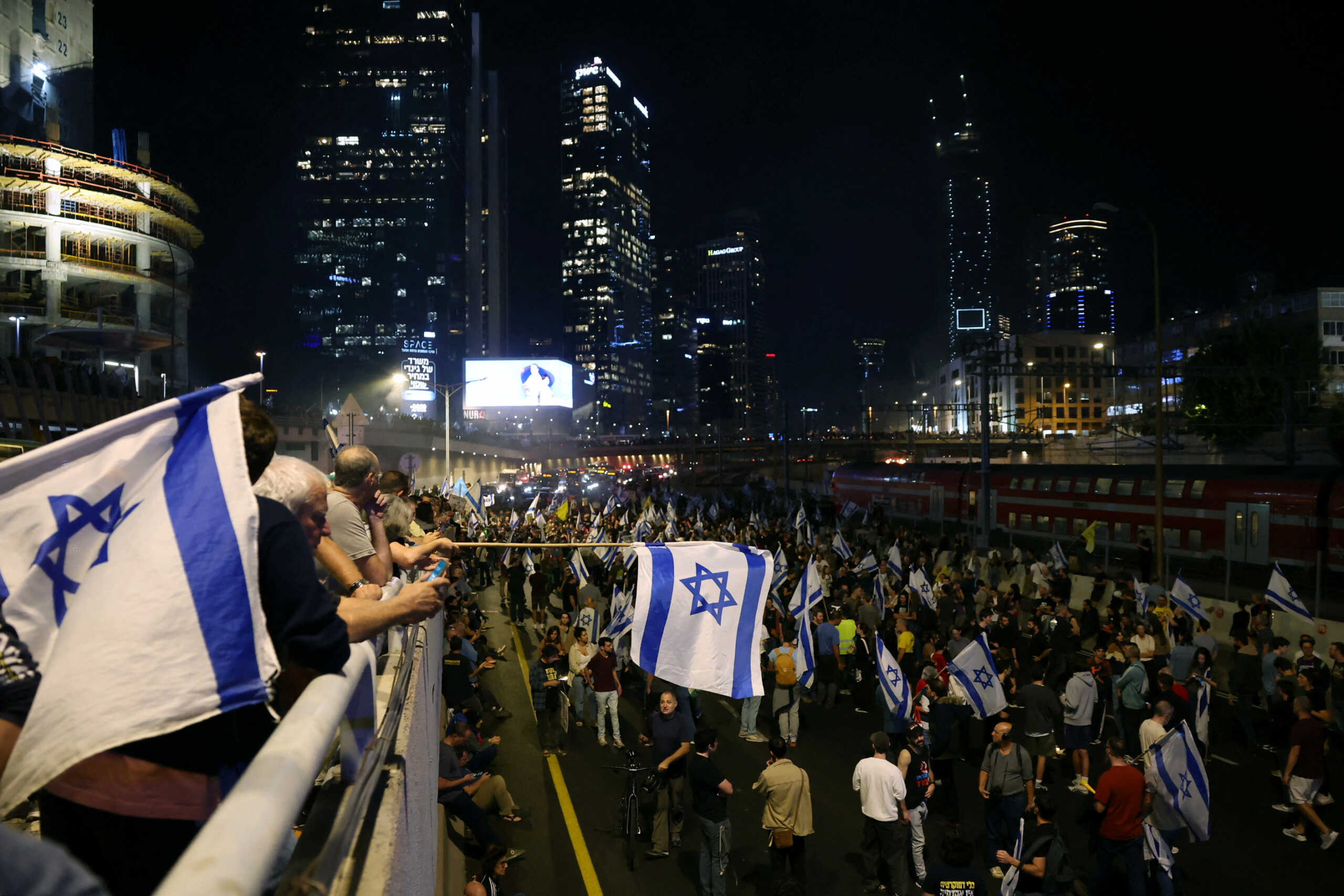 Israelis demonstrate outside Israel's Ministry of Defense after Israeli Prime Minister Benjamin Netanyahu sacked his defense minister, Yoav Gallant, citing lack of trust, in Tel Aviv, Israel November 5, 2024. REUTERS