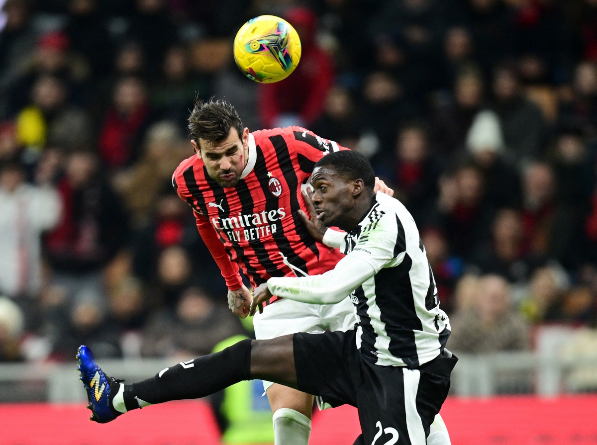 Soccer Football - Serie A - AC Milan v Juventus - San Siro, Milan, Italy - November 23, 2024 AC Milan's Theo Hernandez in action with Juventus' Timothy Weah REUTERS