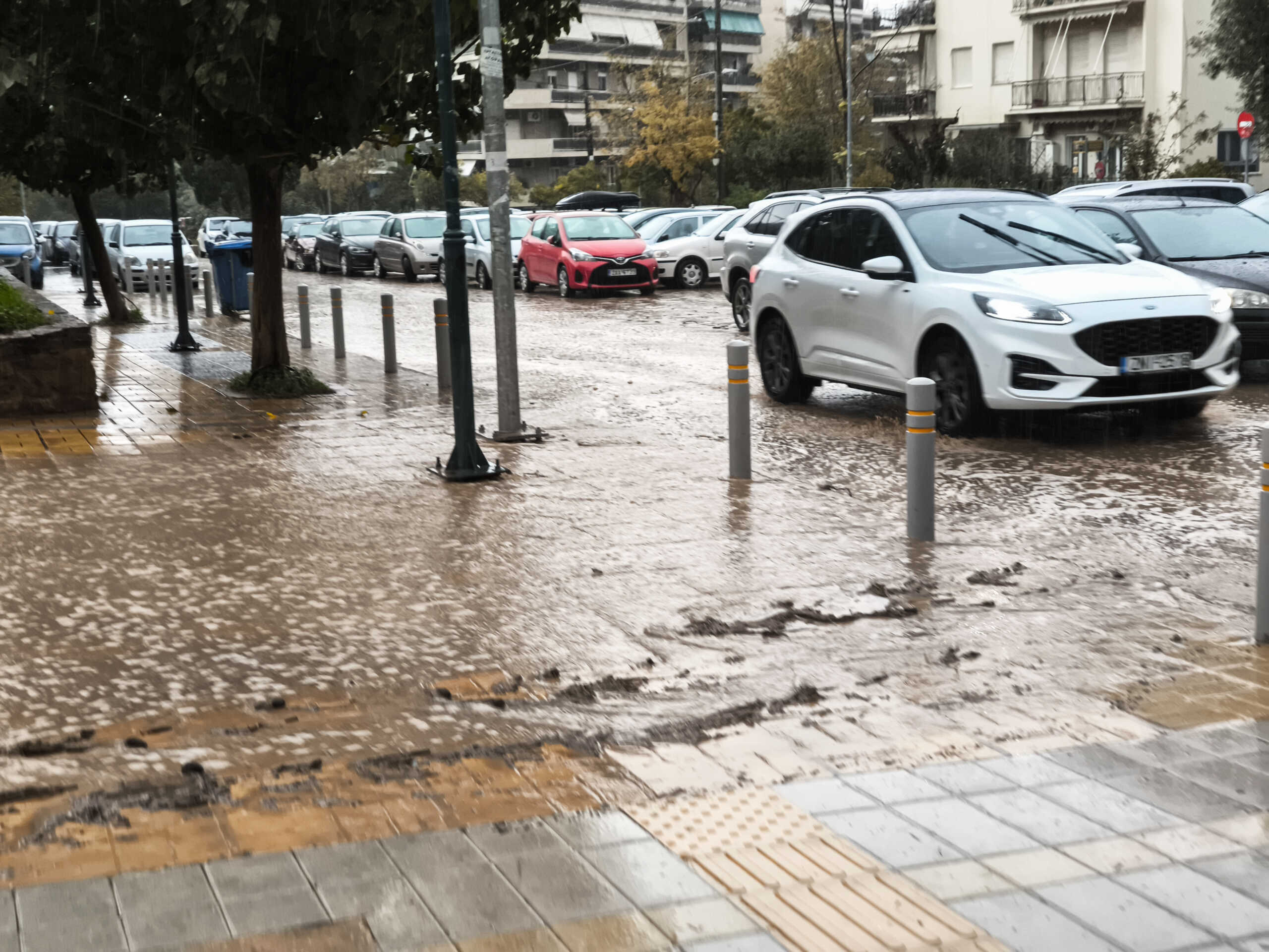 Βροχή στην Αθήνα, Παρασκευή 15 Νοεμβρίου 2024. 
(ΓΙΩΡΓΟΣ ΚΟΝΤΑΡΙΝΗΣ