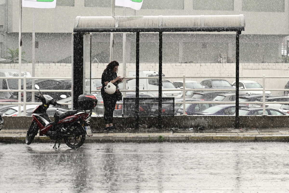 Βροχή στο κέντρο της Αθήνας, Τρίτη 13 Ιουνίου 2023.
(ΜΙΧΑΛΗΣ ΚΑΡΑΓΙΑΝΝΗΣ
