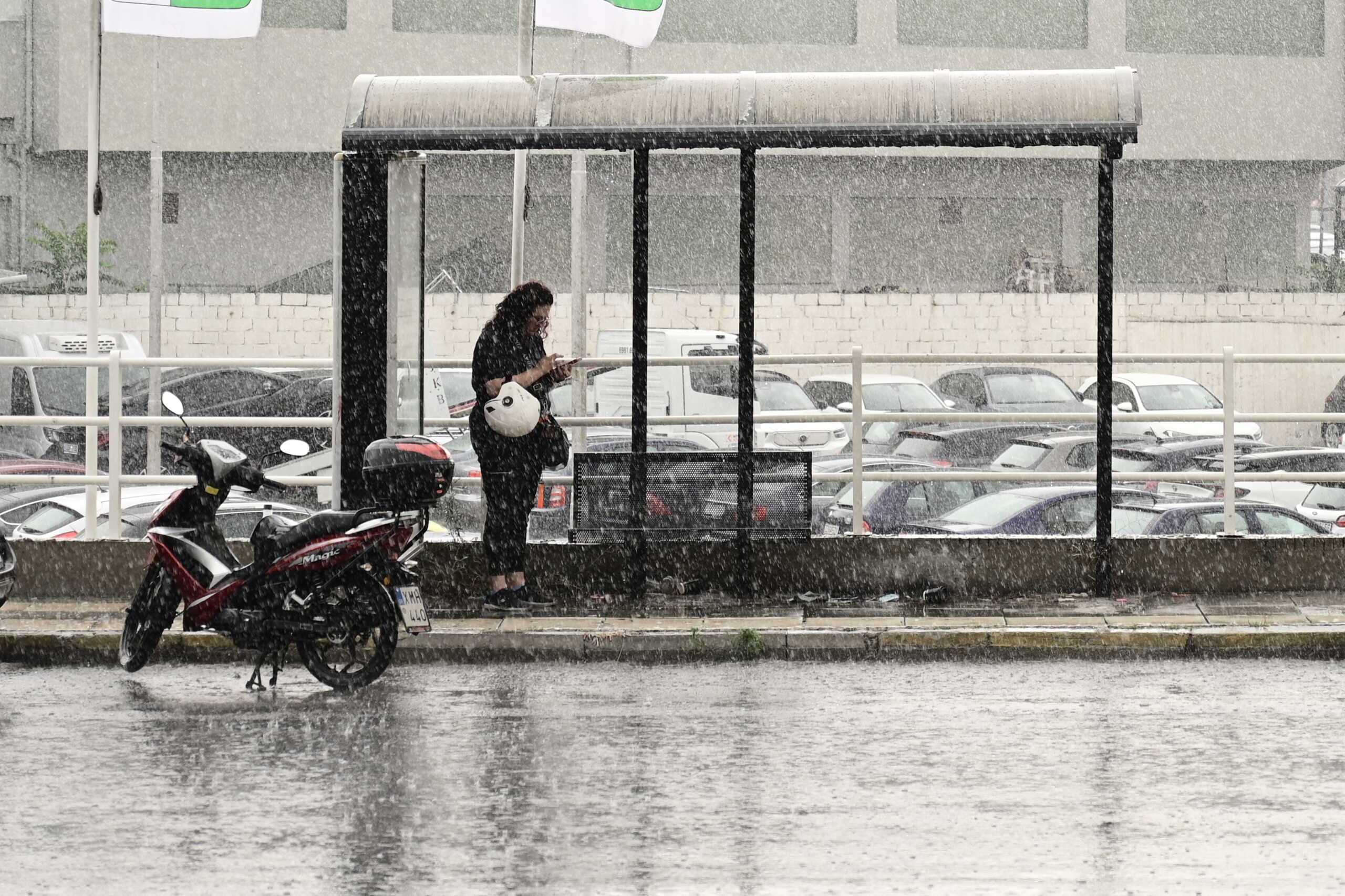 Βροχή στο κέντρο της Αθήνας, Τρίτη 13 Ιουνίου 2023.
(ΜΙΧΑΛΗΣ ΚΑΡΑΓΙΑΝΝΗΣ