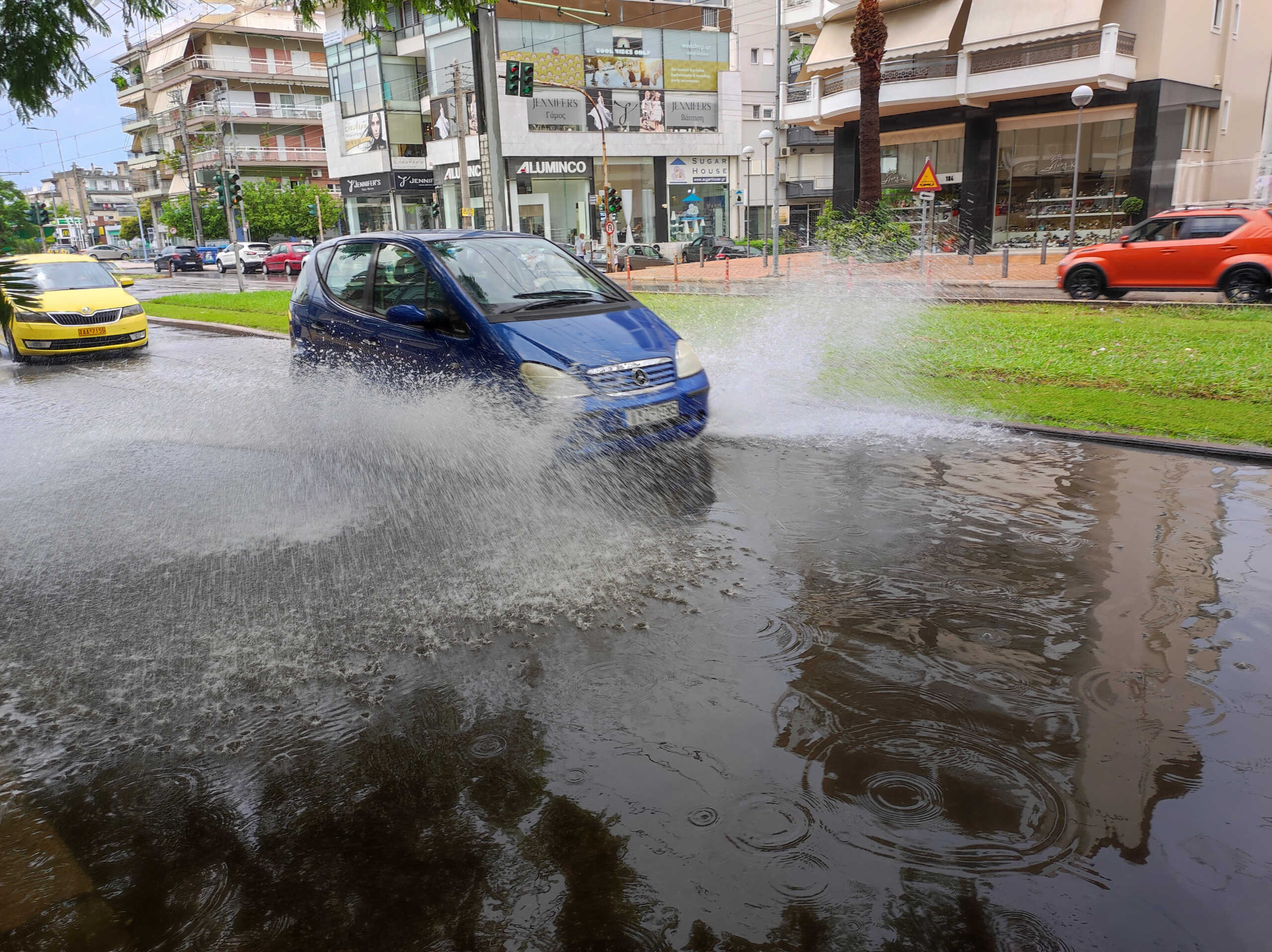 ΝΕΑ ΣΜΥΡΝΗ -ΞΑΦΝΙΚΗ ΒΡΟΧΗ ΠΛΗΜΜΥΡΙΣΜΕΝΟΙ ΔΡΟΜΟΙ (ΓΙΑΝΝΗΣ ΠΑΝΑΓΟΠΟΥΛΟΣ