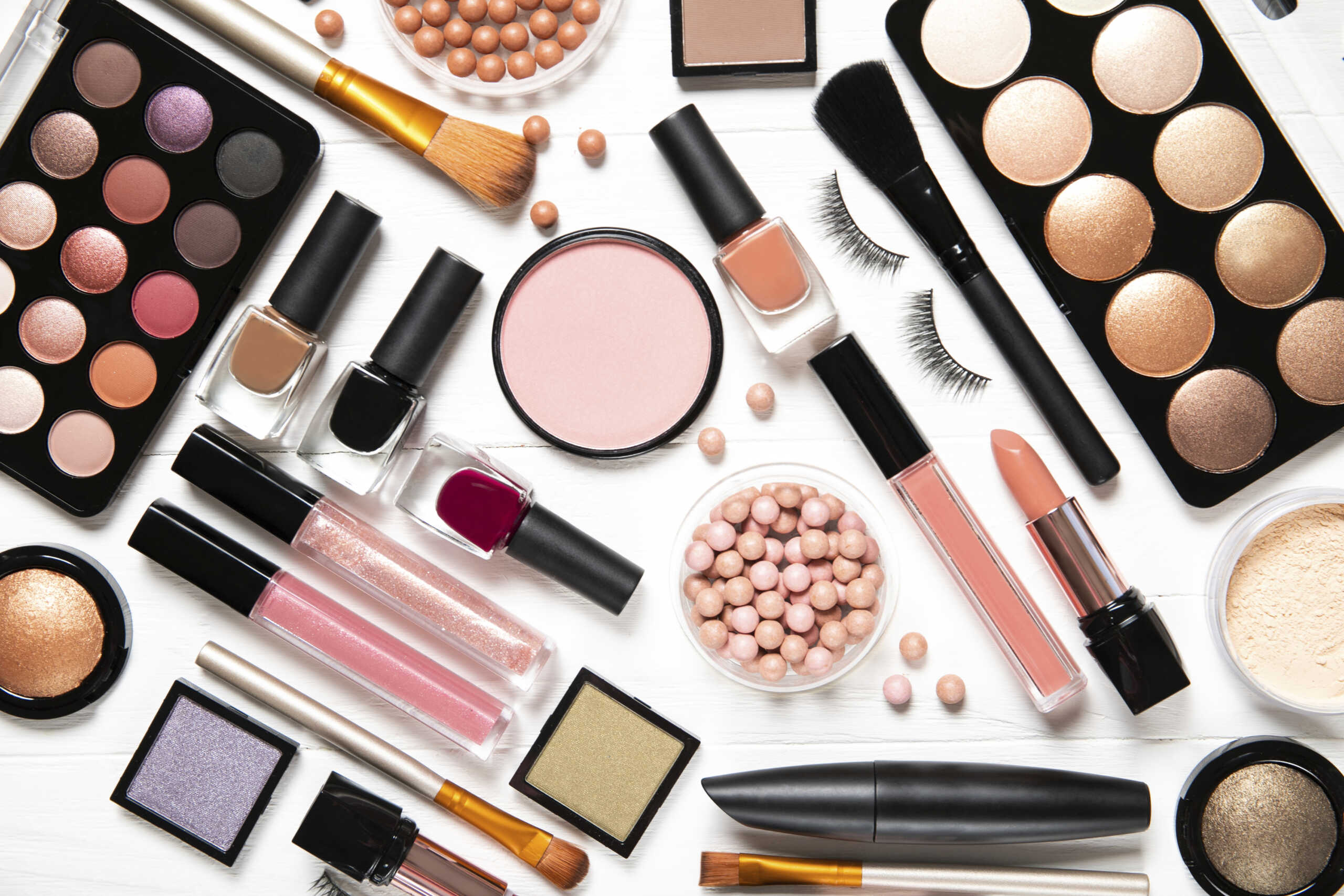 Skincare y maquillaje en adolescentes. (GDA via AP Images)