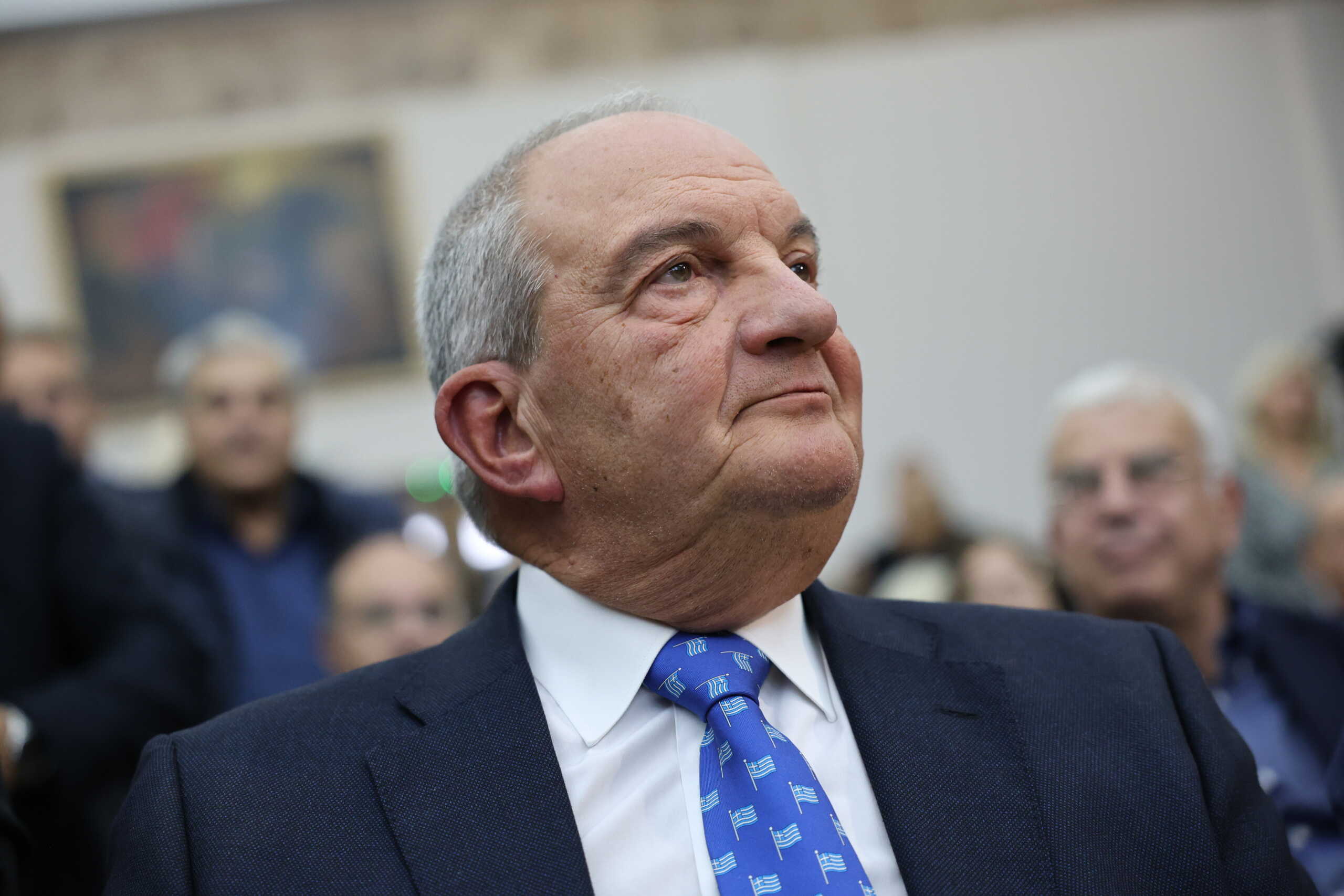 Παρουσίαση του βιβλίου του Βαγγέλη Πλάκα με τίτλο "Ο Κωνσταντίνος Καραμανλής και η Θεσσαλονίκη", στην αίθουσα εκδηλώσεων της Εταιρείας Μακεδονικών Σπουδών, Δευτέρα 4 Νοεμβρίου 2024. Για το βιβλίο μίλησαν ο πρώην Πρωθυπουργός Κώστας Καραμανλής, η Μαρία Συρεγγέλα, Γραμματέας Π.Ε.  της Νέας Δημοκρατίας, ο υφυπουργός Μακεδονίας-Θράκης, Κώστας Γκιουλέκας, ο υπουργός Μεταφορών και Υποδομών, Χρήστος Σταϊκούρας, ο πρόεδρος της ΚΕΔΕ και δήμαρχος Αμπελοκήπων - Μενεμένης, Λάζαρος Κιρίζογλου, και ο Φαίδων Γιαγκιόζης, δημοσιογράφος.
(ΡΑΦΑΗΛ ΓΕΩΡΓΙΑΔΗΣ