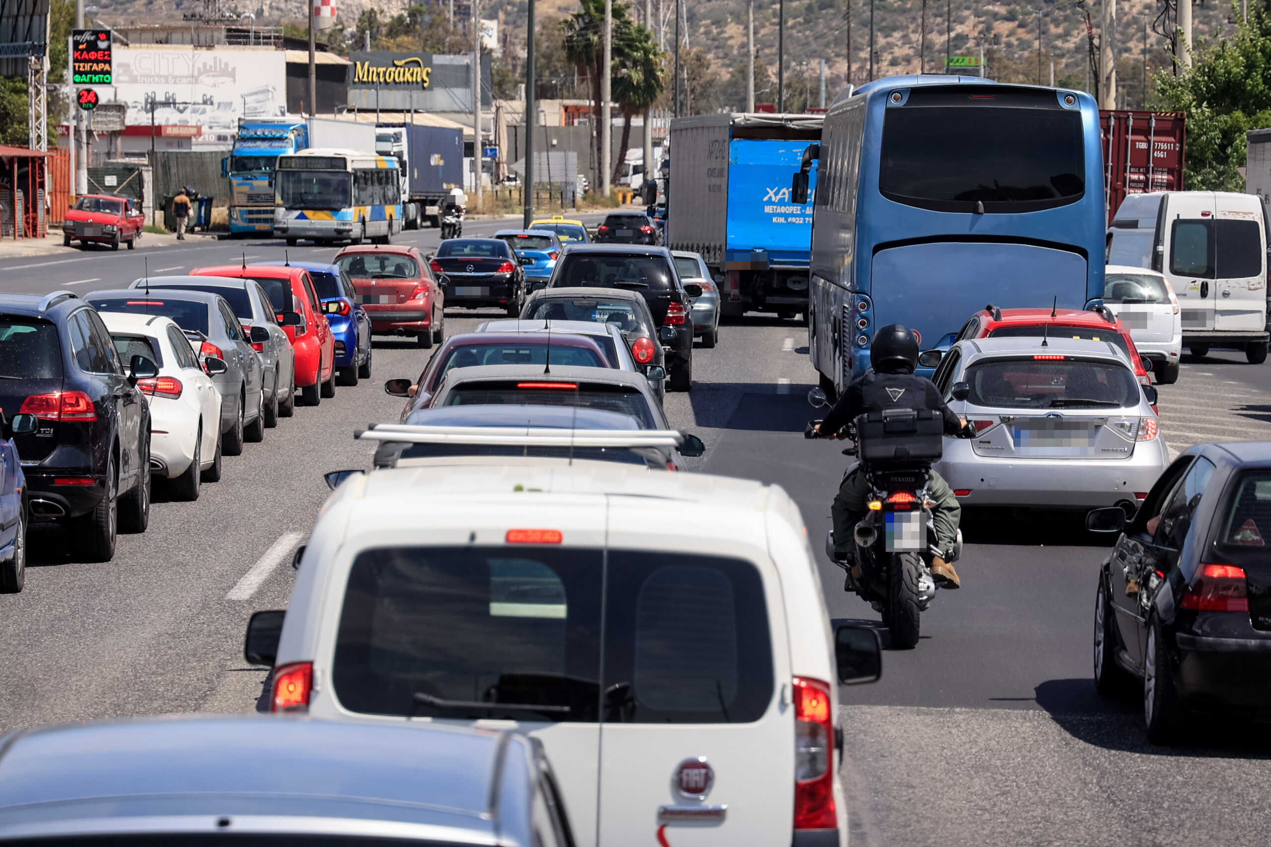 Κίνηση στην Εθνική οδό στο ύψος της Ελευσίνας.  Δευτέρα 27 Μαΐου 2024 (ΓΙΩΡΓΟΣ ΚΟΝΤΑΡΙΝΗΣ