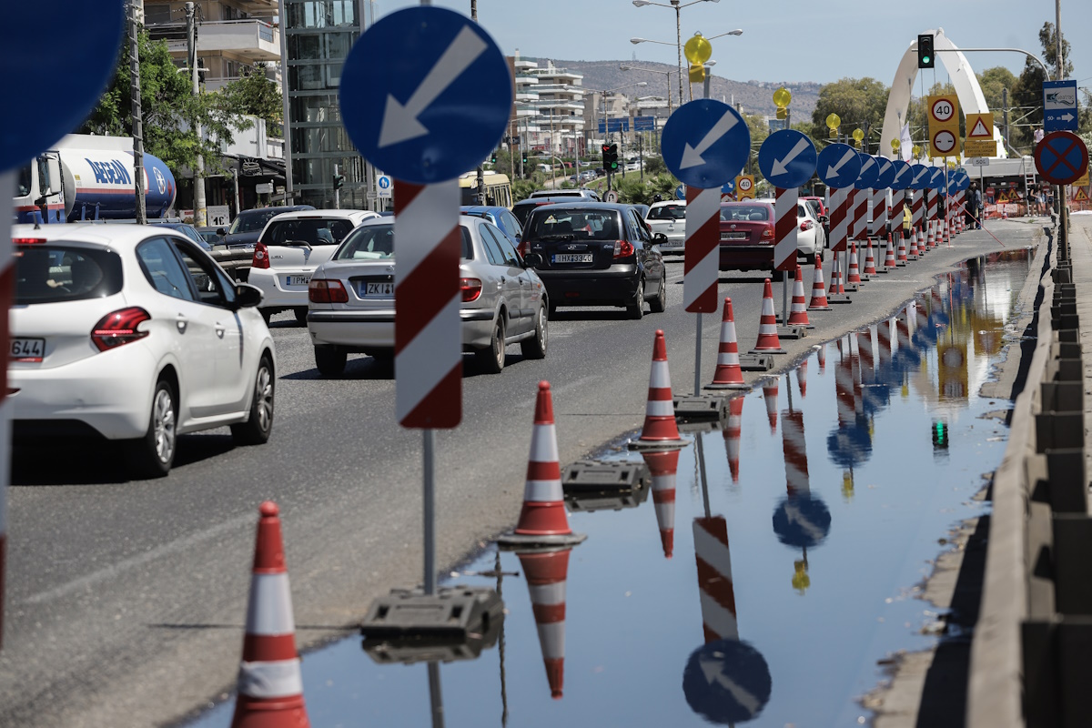 Κυκλοφοριακές ρυθμίσεις στην λεωφόρο Ποσειδώνος, στην περιοχή δήμου Αλίμου, λόγω εκτέλεσης εργασιών τοποθέτησης πεζογέφυρας την Παρασκευή 5 Ιουνίου 2020.
(EUROKINISSI
