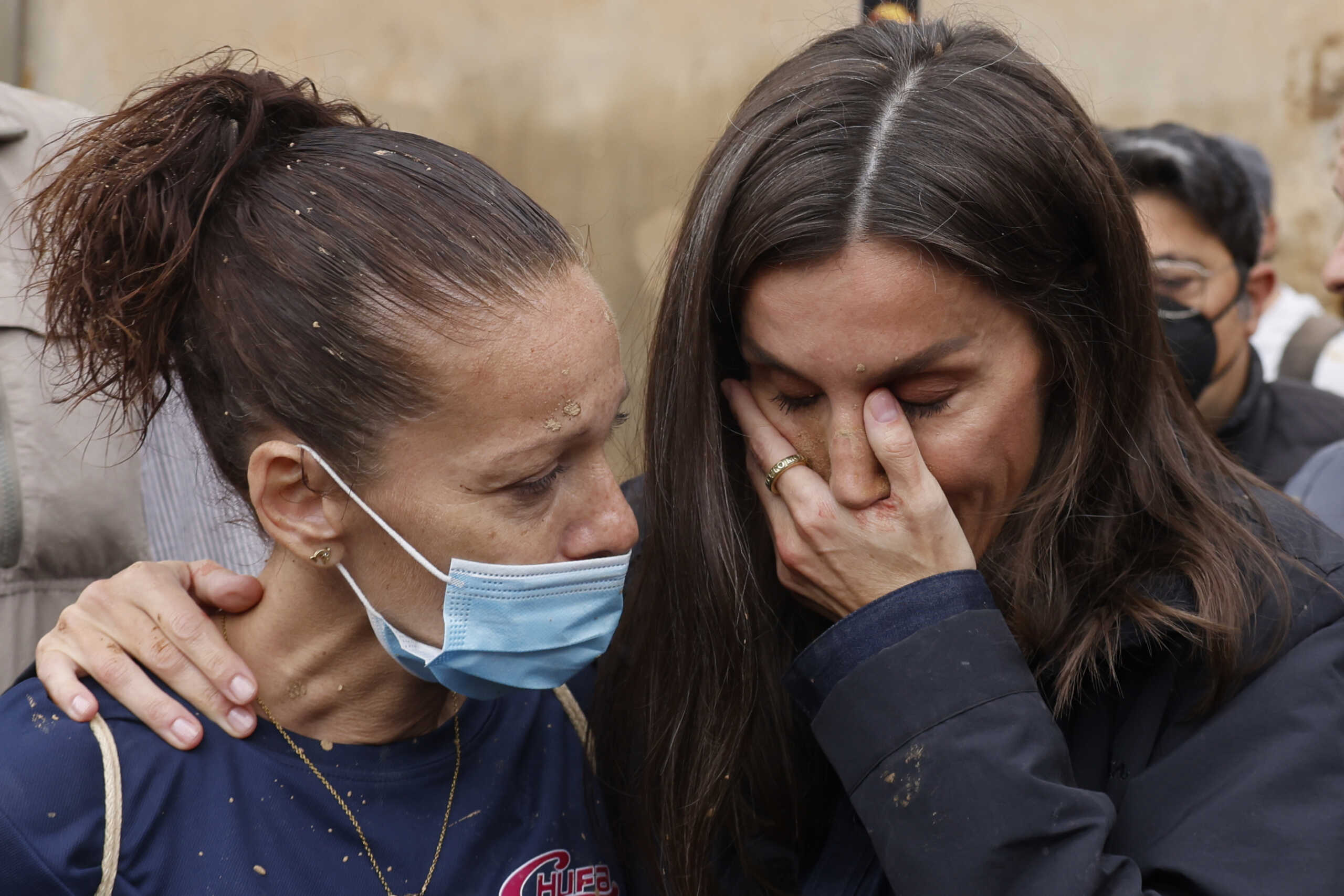 Spain's Queen Letizia reacts as she conforts a woman affected by the floods in Paiporta, near Valencia, Spain, Sunday Nov. 3, 2024. A crowd of angry survivors of Spain's floods have tossed mud and shouted insults at Spain's King Felipe VI and government officials when they made their first visit to one of the hardest hit towns. (Ana Escobar
