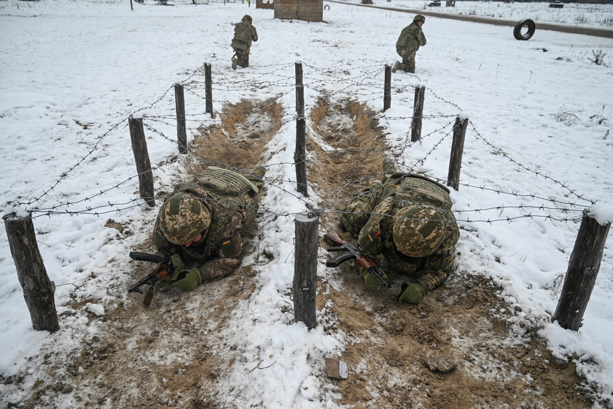 Ukrainian service members attend military exercises during drills at a training ground, amid Russia's attack on Ukraine, in Chernihiv region, Ukraine, November 22, 2024. REUTERS