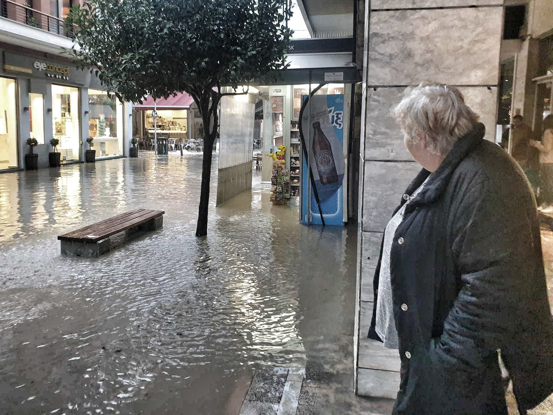 Πλημμύρες από την έντονη βροχόπτωση στην πόλη της Πάτρας, Πέμπτη 2 Νοεμβρίου 2023. 
(THEBEST.GR