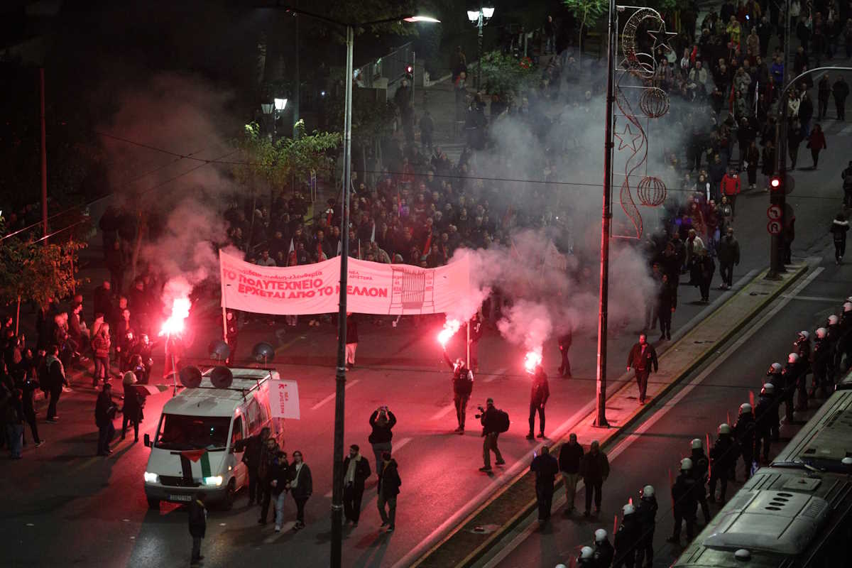 Γενική άποψη της πορείας για την 51η επέτειο του Πολυτεχνείου, Κυριακή 17 Νοεμβρίου 2024. 
(EUROKINISSI)