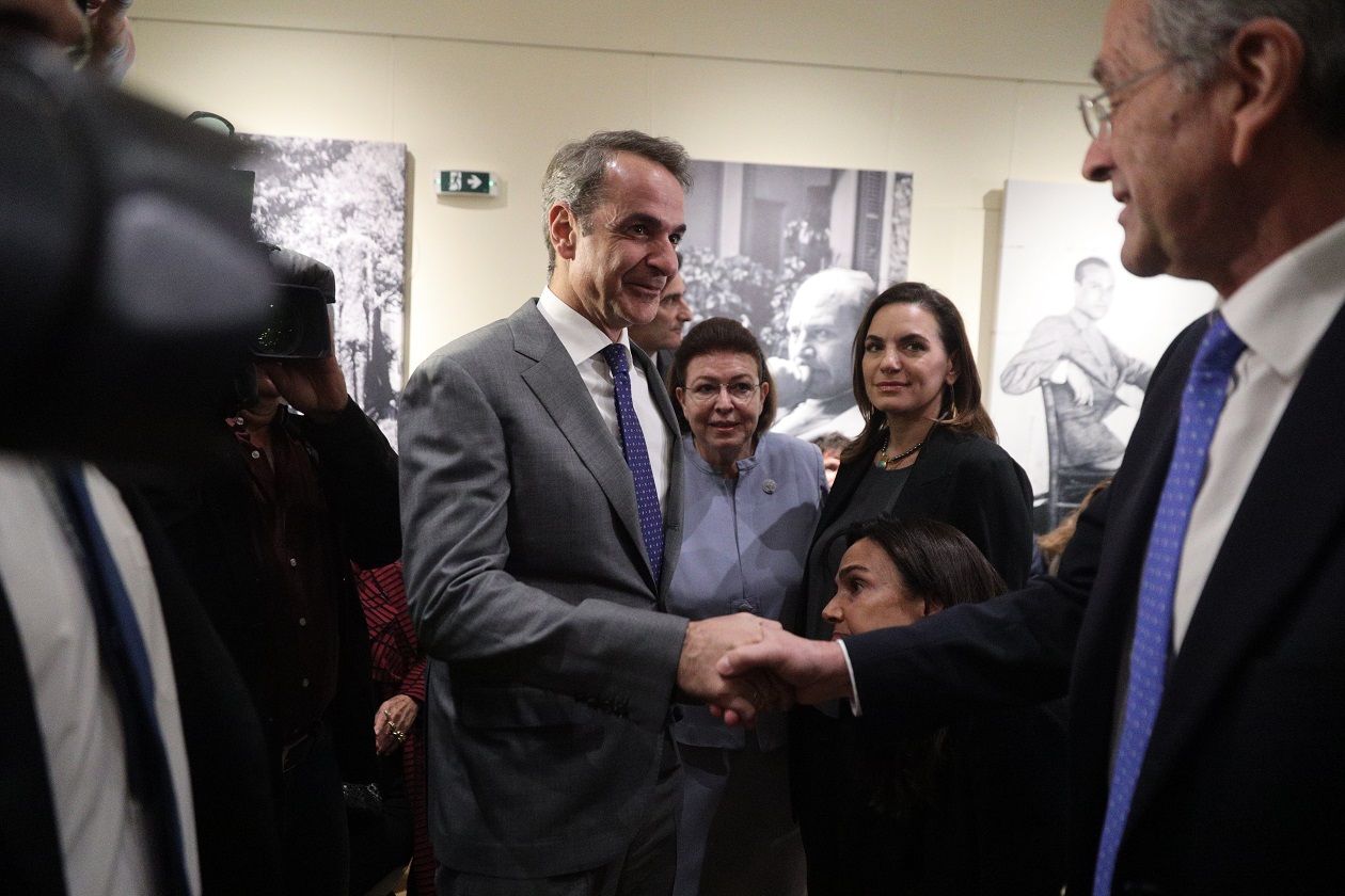Εγκαίνια του σπιτιού του Οδυσσέα Ελύτη στην Πλάκα παρουσία του Πρωθυπουργού Κυριάκου Μητσοτάκη, Παρασκευή 1 Νοεμβρίου 2024. Το σπίτι στεγάζει το μουσείο αφιερωμένο στην τέχνη και τη ζωή του σπουδαίου ποιητή. Τα έργα αποκατάστασης του διατηρητέου κτιρίου στην Πλάκα, ιδιοκτησίας του υπουργείου Πολιτισμού, ξεκίνησαν το 2013 και στεγάζει το αρχείο του ποιητή το οποίο είναι ανοικτό για μελετητές απ’ όλο τον κόσμο. Παράλληλα αναδεικνύεται και αξιοποιείται  πλούσιο οπτικό και ηχητικό υλικό από την ζωή και το έργο του Οδυσσέα Ελύτη, κείμενα, φωτογραφίες, ακόμη και προσωπικά αντικείμενα.  
(ΓΙΑΝΝΗΣ ΠΑΝΑΓΟΠΟΥΛΟΣ