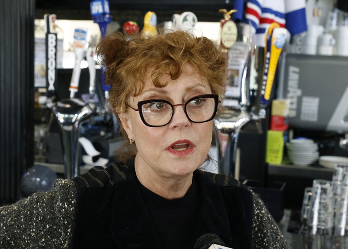 epa11356706 Susan Sarandon, actress and activist is interviewed at a 'One Fair Wage' event at Grimaldi's Restaurant in Brooklyn, New York, USA, 20 May 2024. The group 'One Fair Wage' advocates eliminating paying restaurant workers with tips and moving to a 15 US dollars hour minimum wage.  EPA