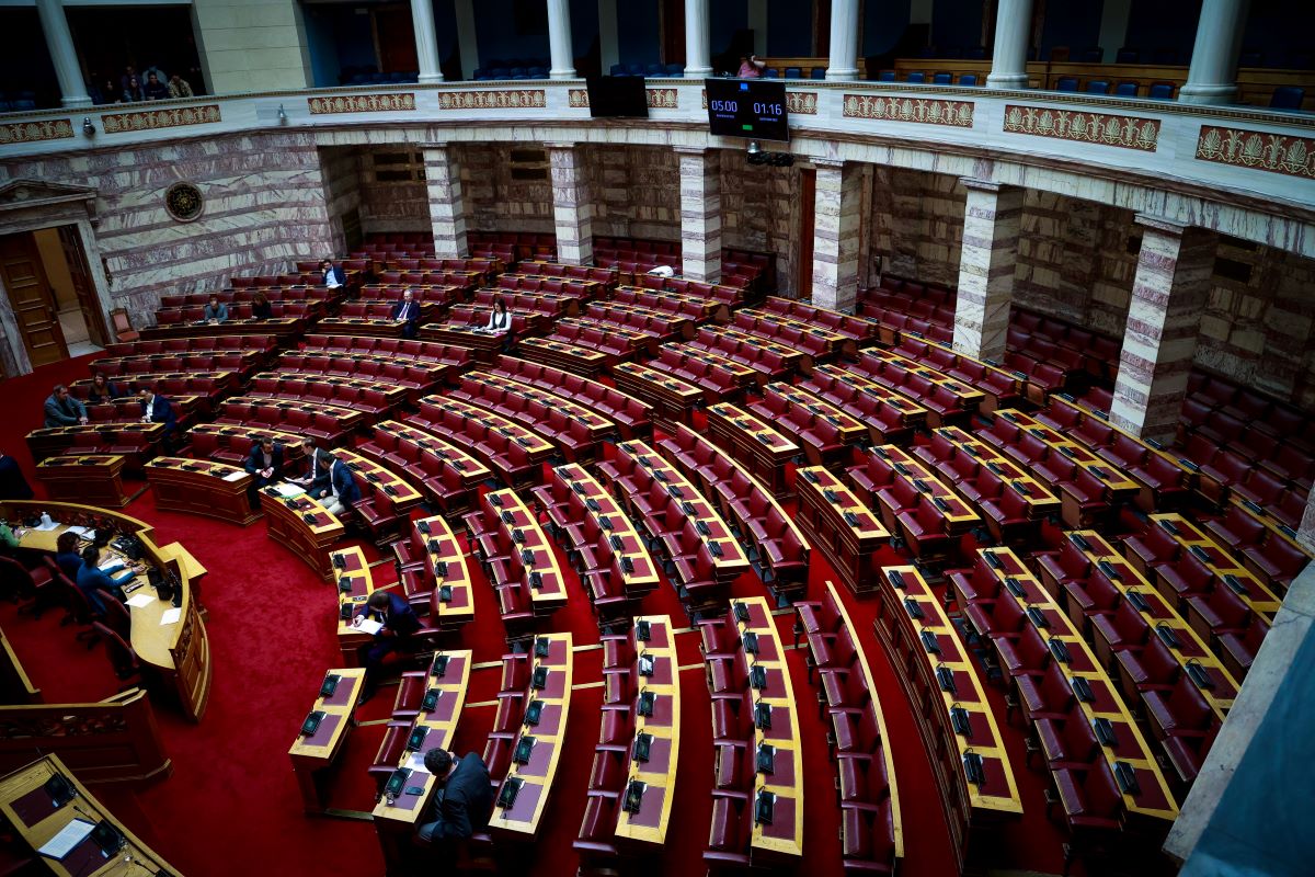 Παραιτήθηκε από βουλευτής ο Γιώργος Αποστολάκης που είχε εκλεγεί με τη Νίκη