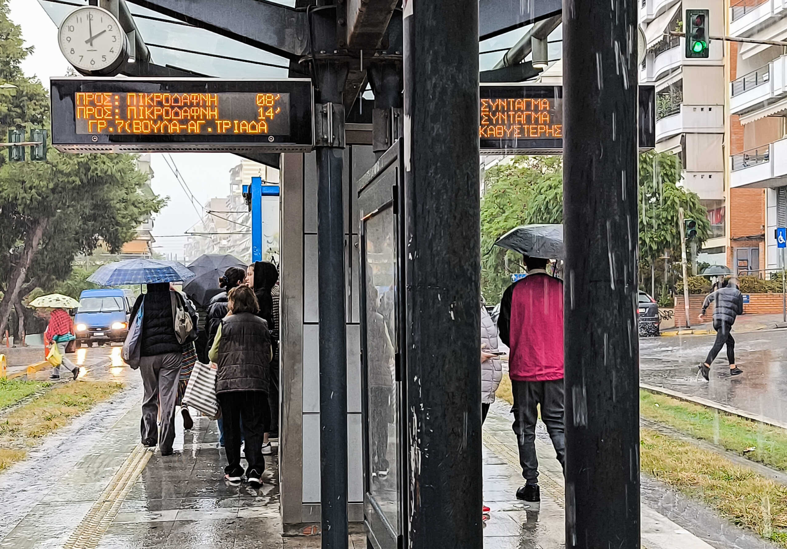 Βροχή στην Αθήνα, Παρασκευή 15 Νοεμβρίου 2024. 
(ΓΙΩΡΓΟΣ ΚΟΝΤΑΡΙΝΗΣ