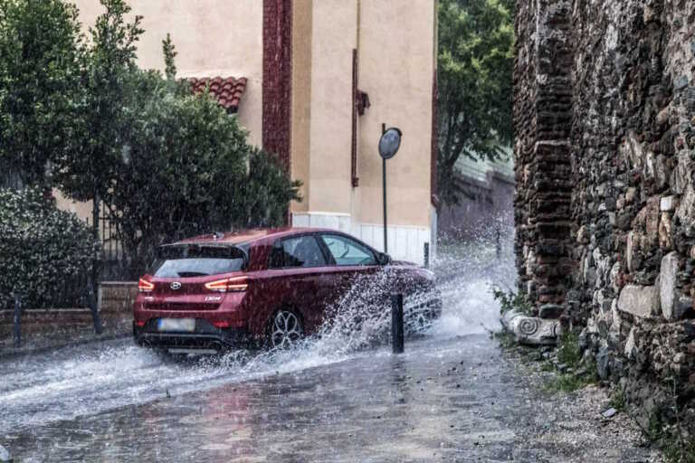 Ανοίγουν ομπρέλες σε Ιόνιο και Δυτική Ελλάδα - Λίγα χιόνια σε μεγάλα υψόμετρα, «ασανσέρ» ο υδράργυρος