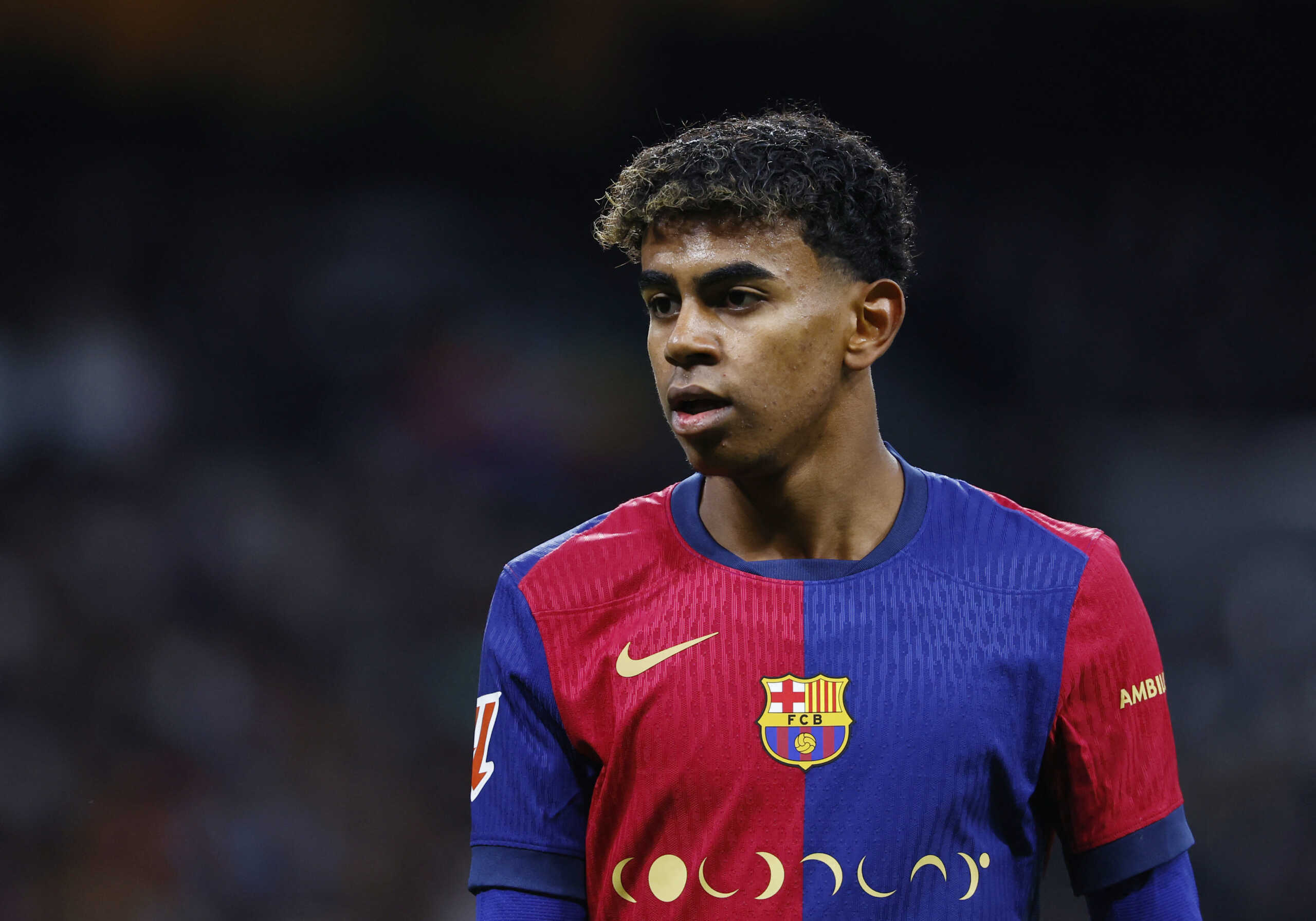 Soccer Football - LaLiga - Real Madrid v FC Barcelona - Santiago Bernabeu, Madrid, Spain - October 26, 2024 FC Barcelona's Lamine Yamal wears a Coldplay sponsored shirt REUTERS