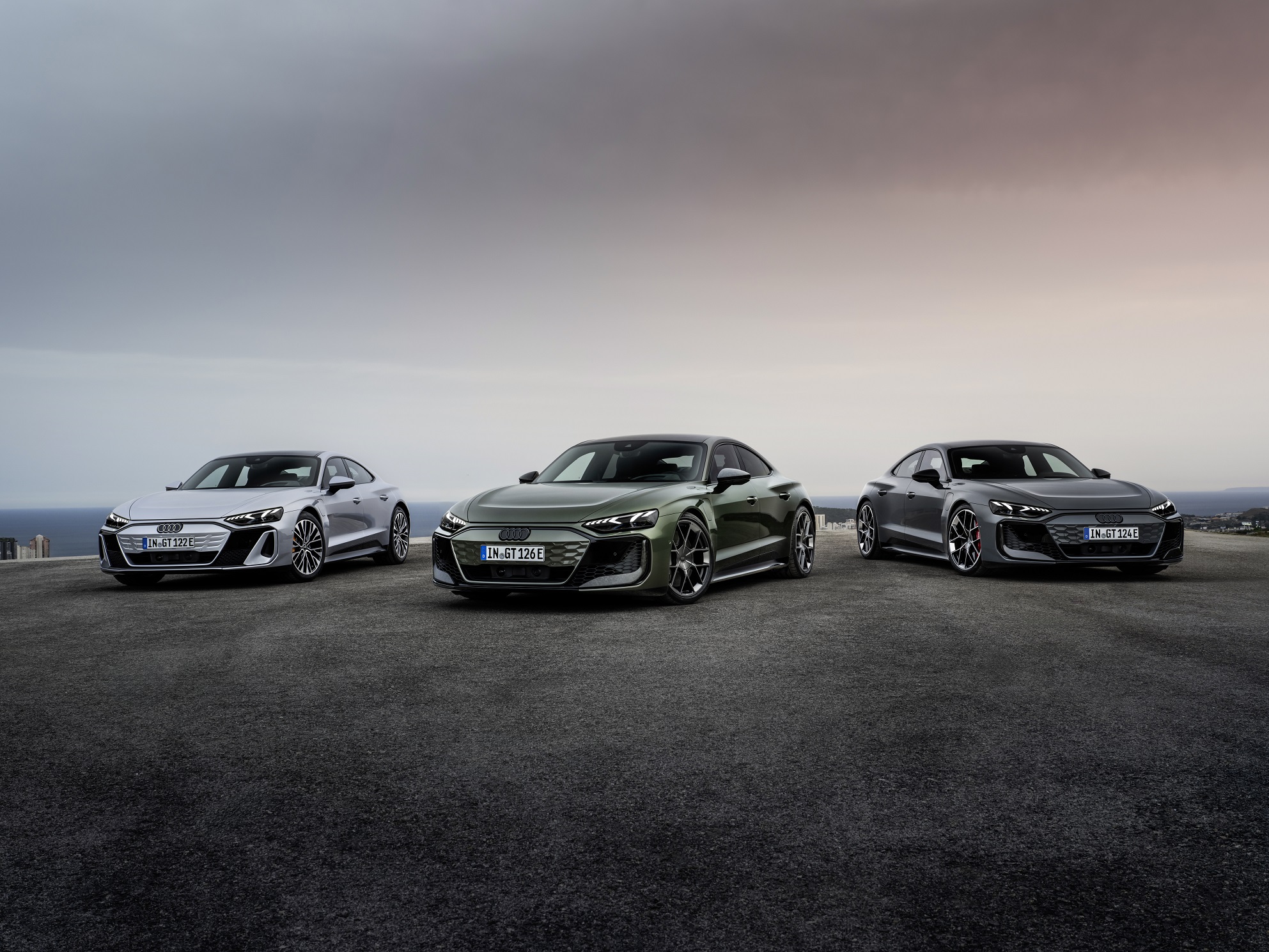 Static photo,
Audi S e-tron GT, Colour: Florett silver metallic; Audi RS e-tron GT, Colour: Nimbus grey perl effect; Audi RS e-tron GT performance, Colour: Bedford green metallic