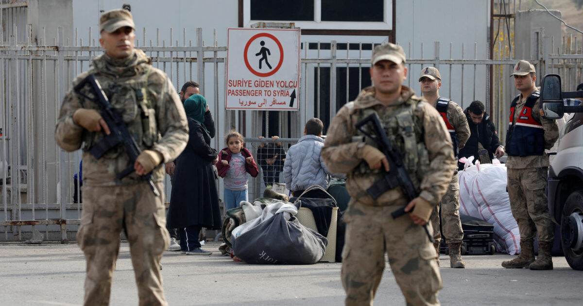 Turkey: With the assistance of the army, thousands of Syrian refugees are returning to their homeland