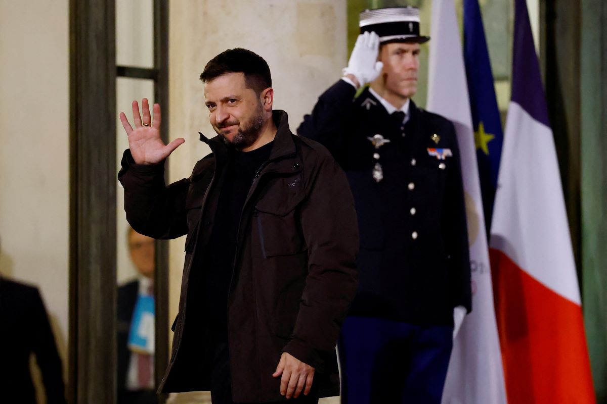 Παναγία των Παρισίων: Υπό «βροχή» χειροκροτημάτων η είσοδος Ζελένσκι