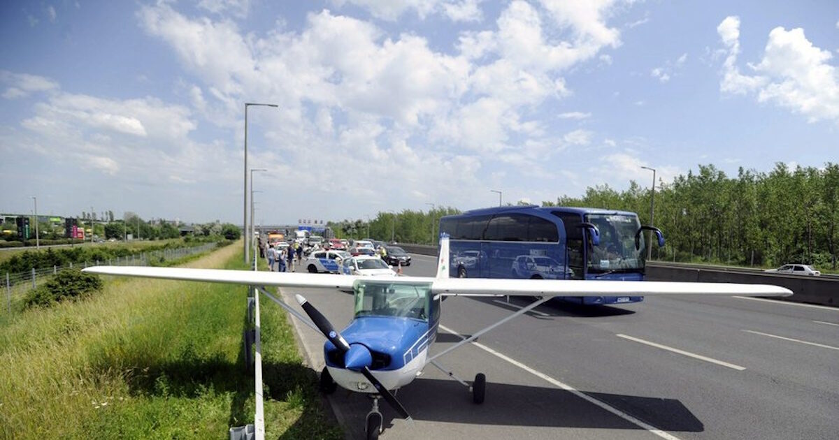 Plane crashes on Manhattan freeway – One dead, one injured
