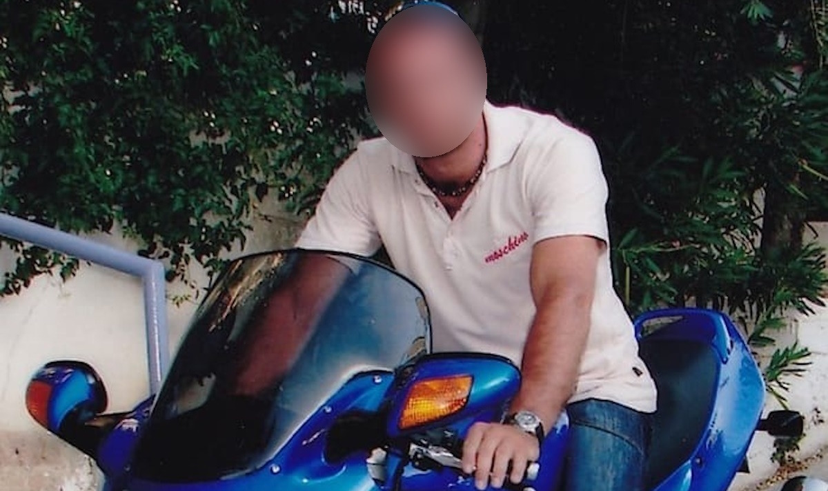 Νέα καταγγελία για τον αστυνομικό της Βουλής: «Με νάρκωναν και με βίαζαν ομαδικά», λέει ένας 44χρονος