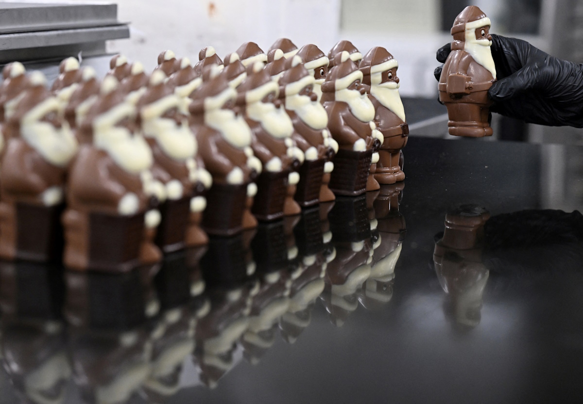 Cocoa Soars to ,000 – Chocolate Price Struggle Ahead of Christmas