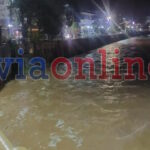Εύβοια: Κίνδυνος υπερχείλισης του ποταμού Μεσσάπιου – Εγκλωβίστηκε οικογένεια στο Στόμιο Πετριών