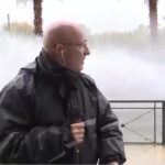Γιώργος Τσελίκας: Η στιγμή που αυτοκίνητο σηκώνει «τσουνάμι» και τον βρέχει – «Νομίζουν ότι είναι με σκάφος»