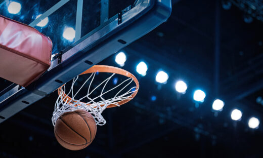 Θάντερ VS Μπακς: Ο μεγάλος τελικός του Emirates NBA Cup στην T-Mobile Arena, κάνει «τζάμπολ» στην COSMOTE TV