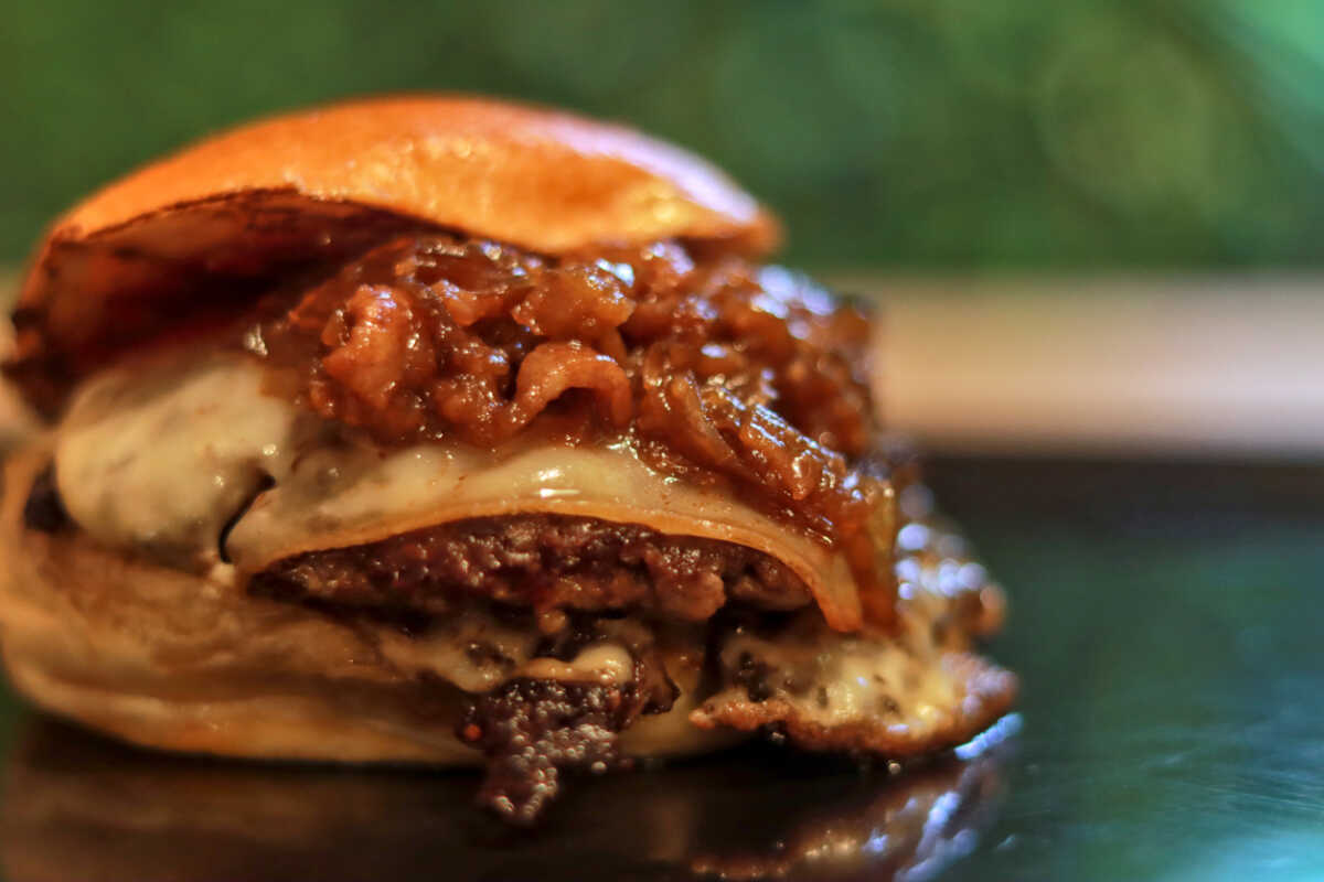 Νοσοκομείο Γεννηματάς: 22χρονος κατάπιε αμάσητο μπέργκερ και δίνει μάχη για τη ζωή του διασωληνωμένος για ένα στοίχημα