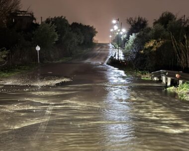 Καιρός: Ξεχείλισαν ρέματα και ήχησε το 112 στο Αγρίνιο λόγω της κακοκαιρίας – Οι περιοχές με καταιγίδες την Κυριακή