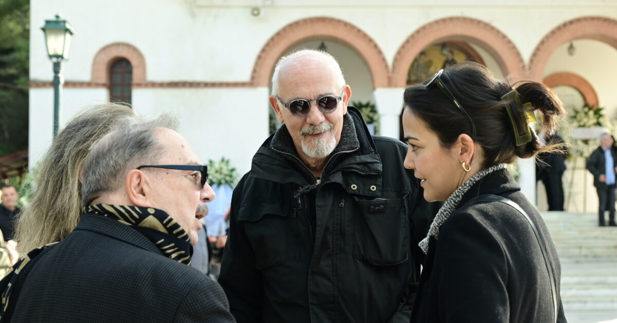 Final farewell to Kostas Georgousopoulos: Crowds say goodbye to the theater critic and writer